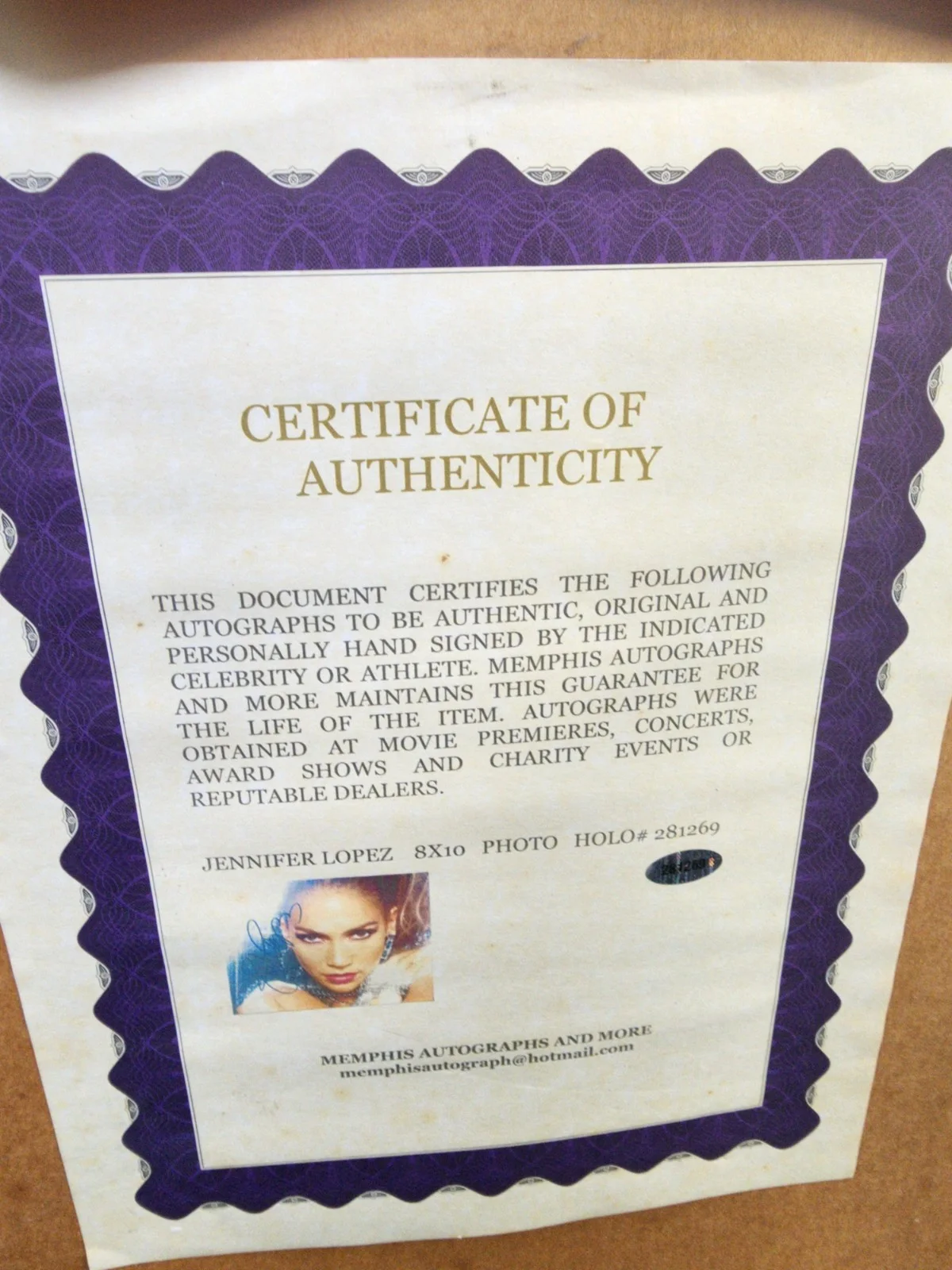 JENNIFER LOPEZ signed eight by ten color photo framed In No Glass, изображение 5