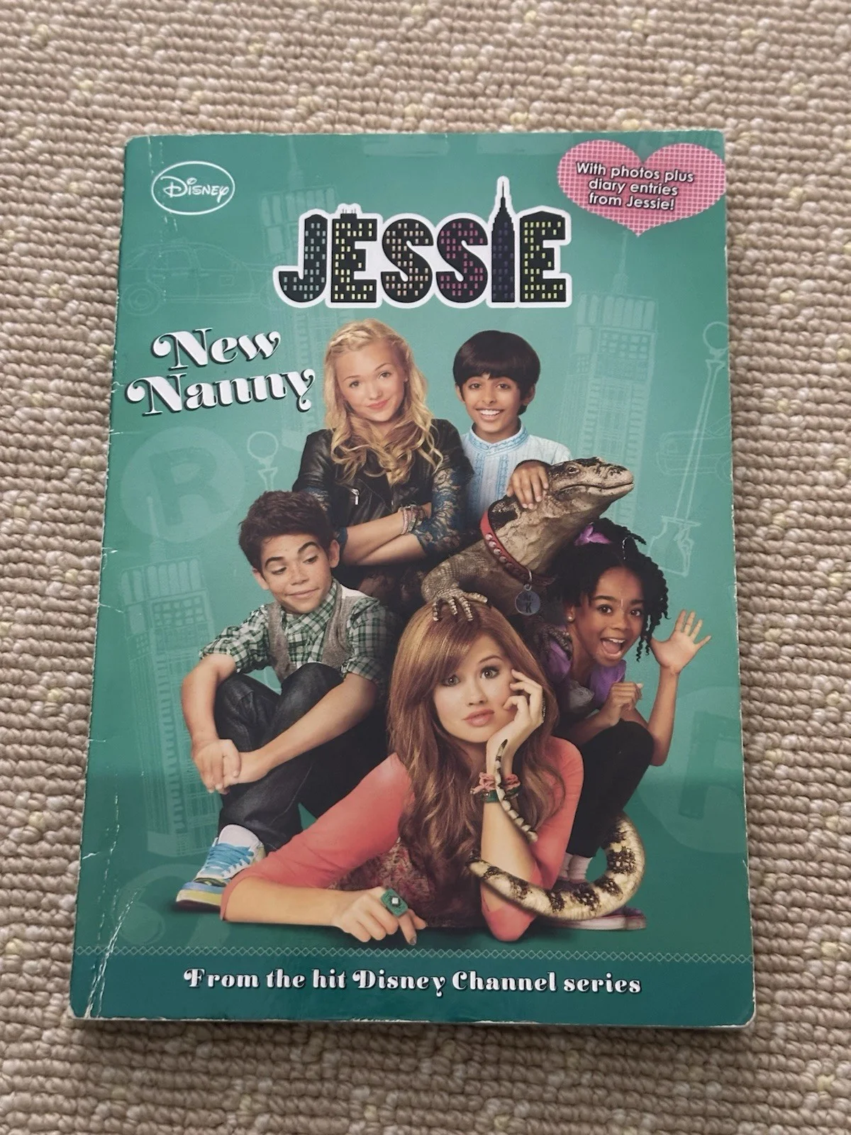Disney Channel Jessie New Nanny Book Signed By Peyton List SEE ALL PHOTOS, изображение 2