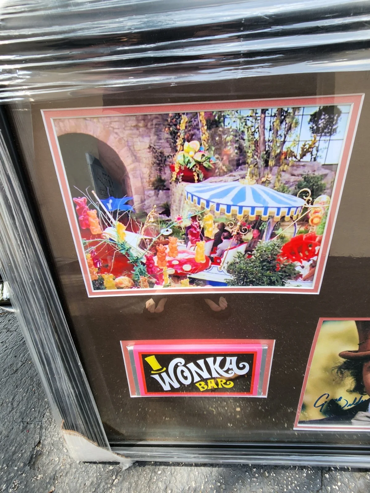 Willy Wonka Signed By Gene Wilder 8 X 10 Photo With Movie Props, image 5
