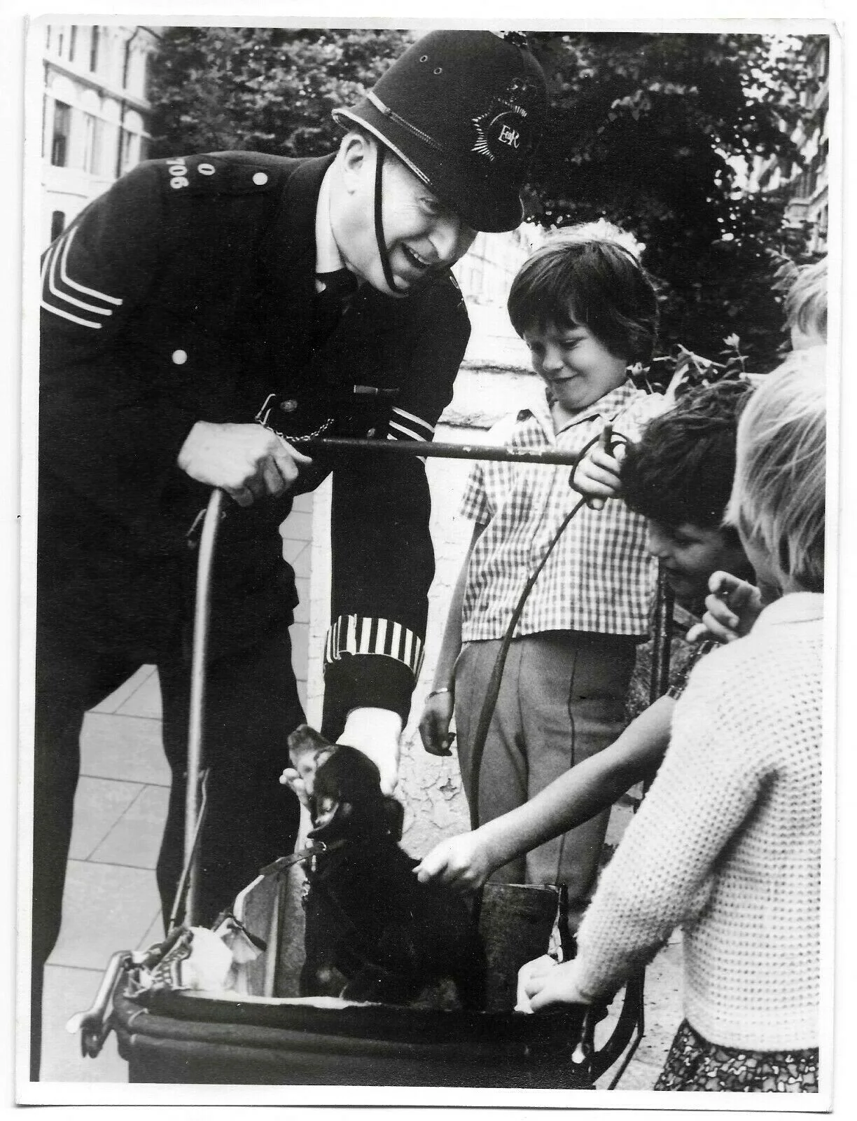 Vintage Jack Warner Matte Photo Policeman Police Dixon Dock Green Children Dog, изображение 3