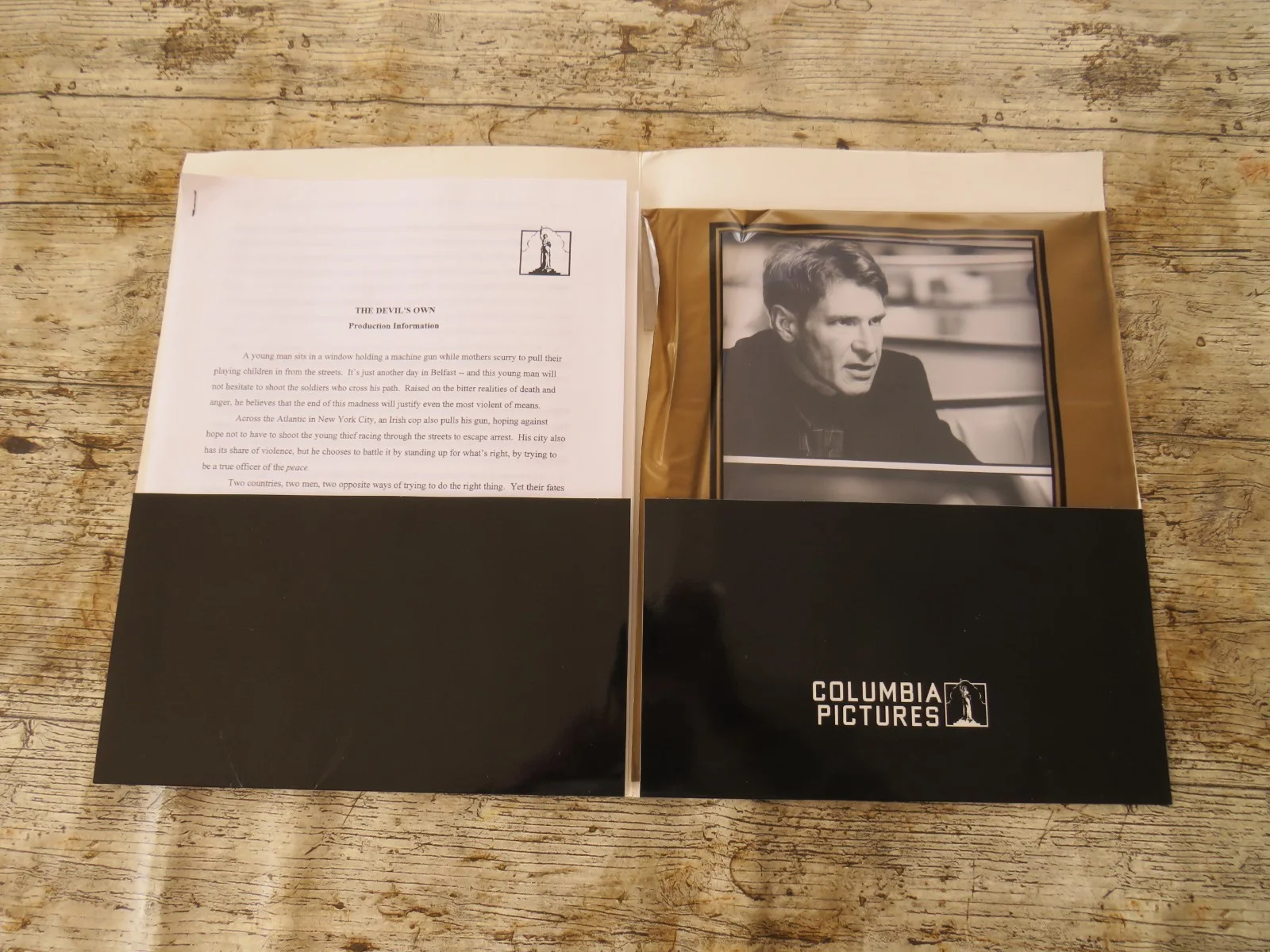 THE DEVIL'S OWN ORIGINAL 1997 CINEMA FILM PRESS KIT Harrison Ford 6 PHOTOS, изображение 2