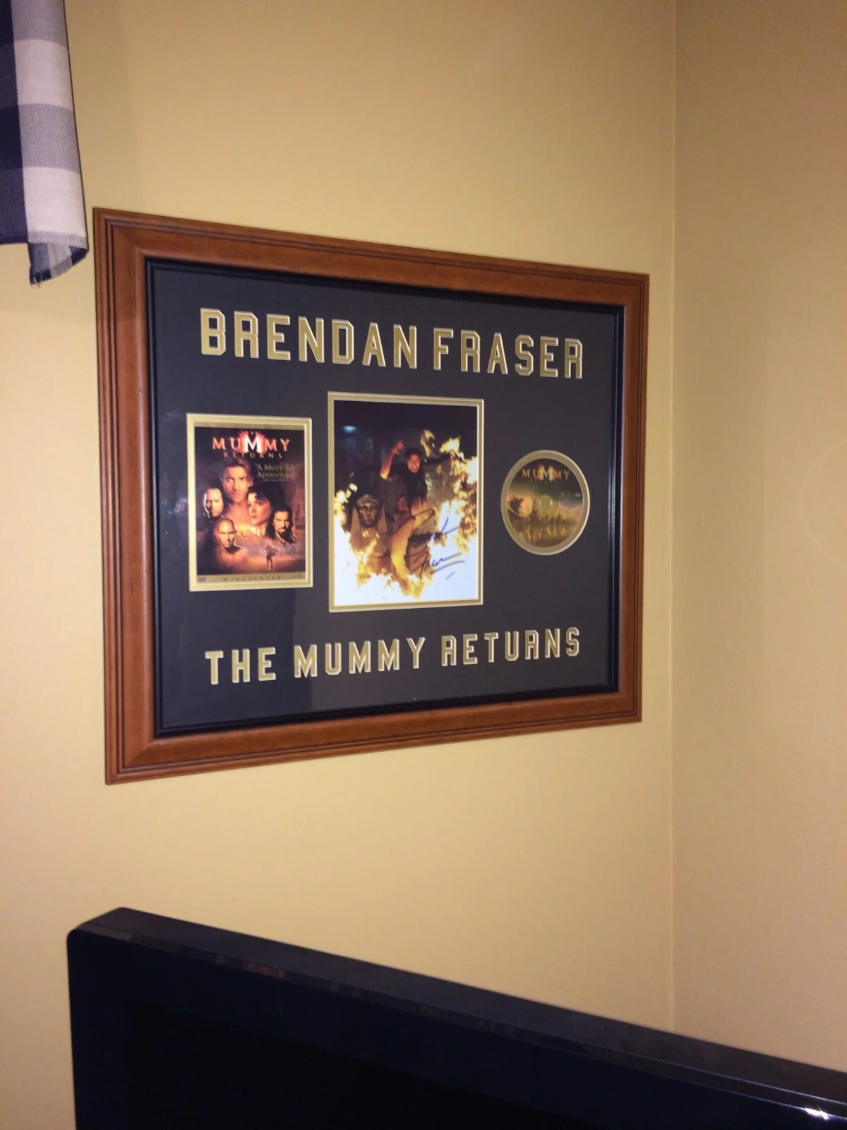 BRENDAN FRASER — BRENDAN FRASER FRAMED AUTOGRAPHED PHOTO THE MUMMY RETURNS, изображение 2