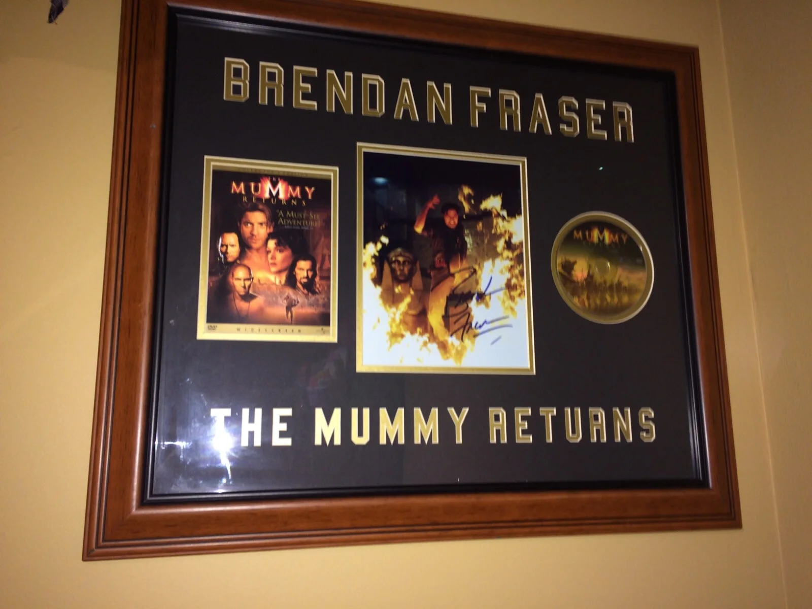 BRENDAN FRASER — BRENDAN FRASER FRAMED AUTOGRAPHED PHOTO THE MUMMY RETURNS, изображение 3