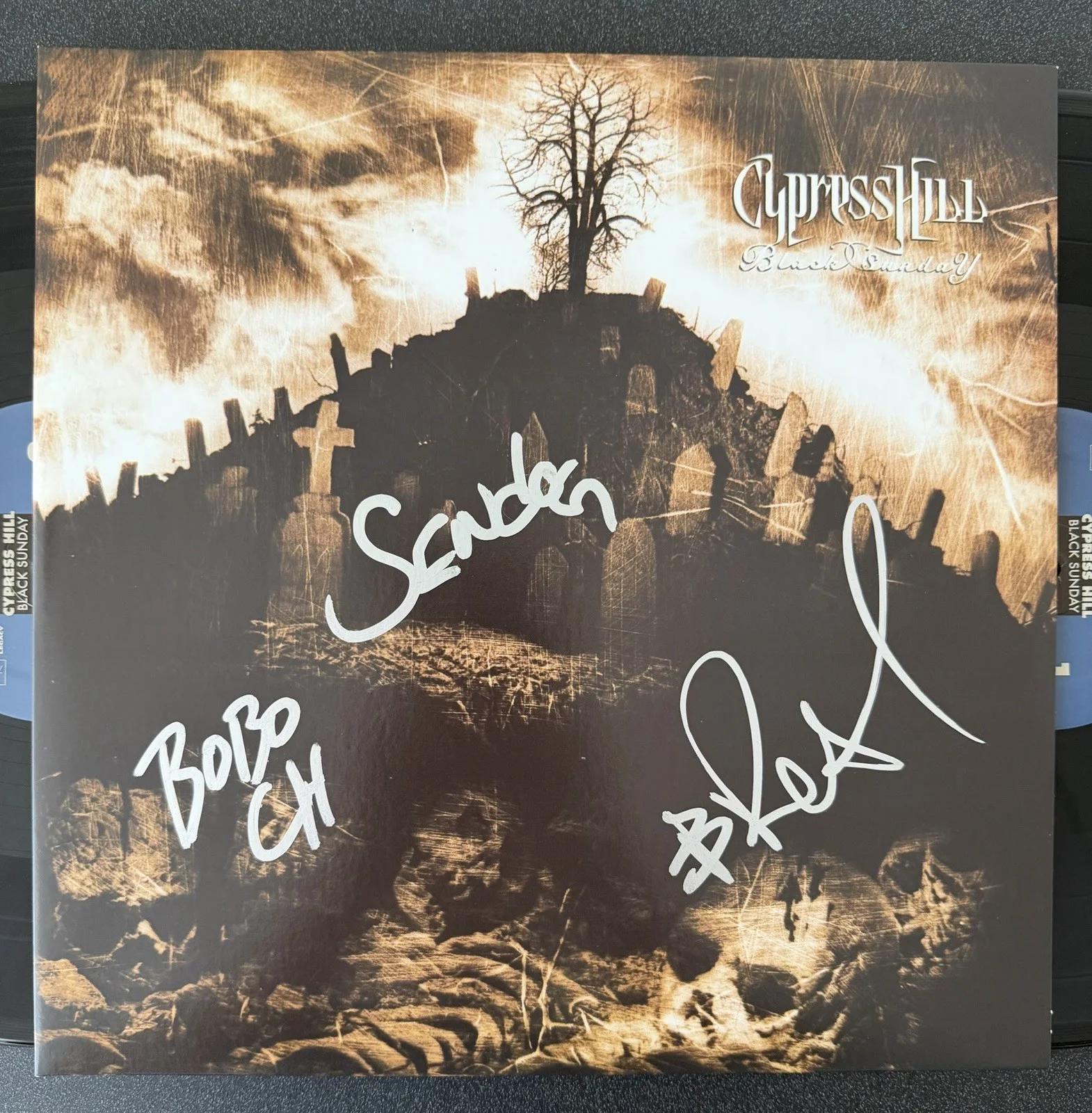 B-REAL, SEN DOG & ERIC BOBO SIGNED CYPRESS HILL ‘BLACK SUNDAY’ VINYL LP JSA COA, image 2