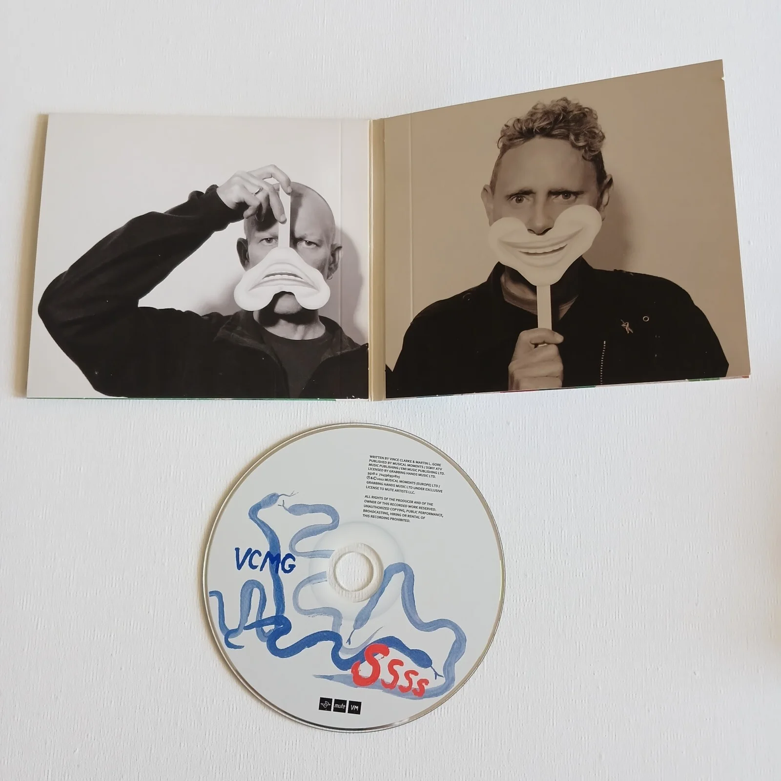 Autographed VCMG Ssss CD Signed by Martin Gore Vince Clarke Depeche Mode Booklet, изображение 2