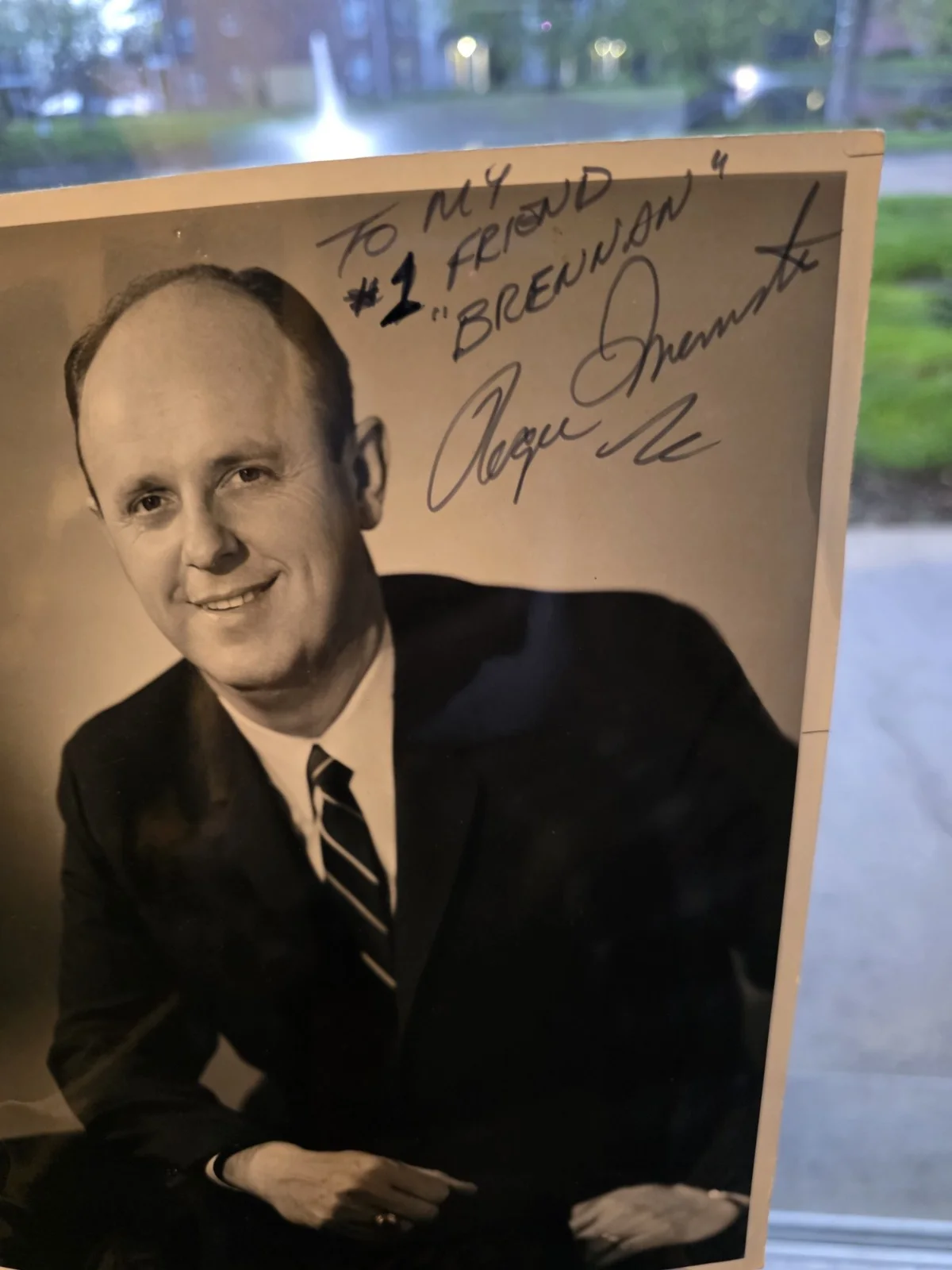 vintage signed Press Photo of actor Werner Klemperer, image 2