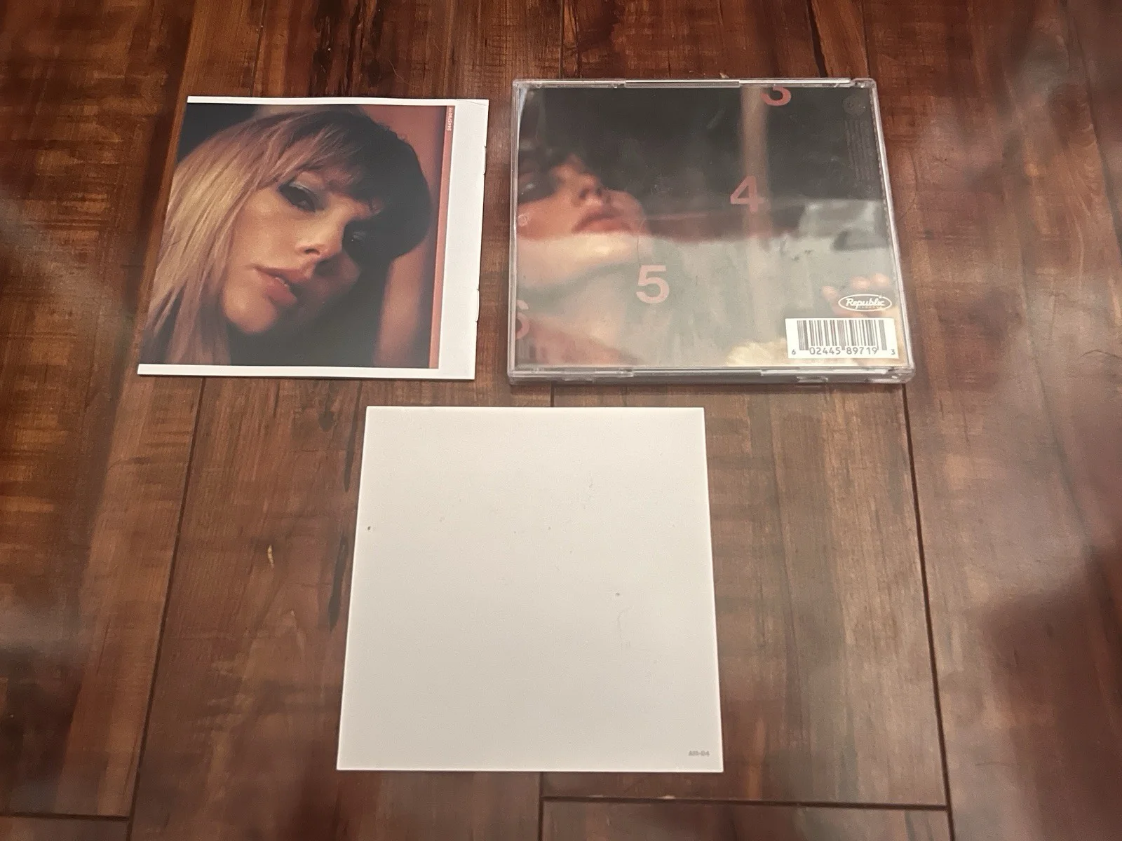 Taylor Swift Midnights Blood Moon Signed CD With Heart In Hand Rare Sold Out, изображение 2