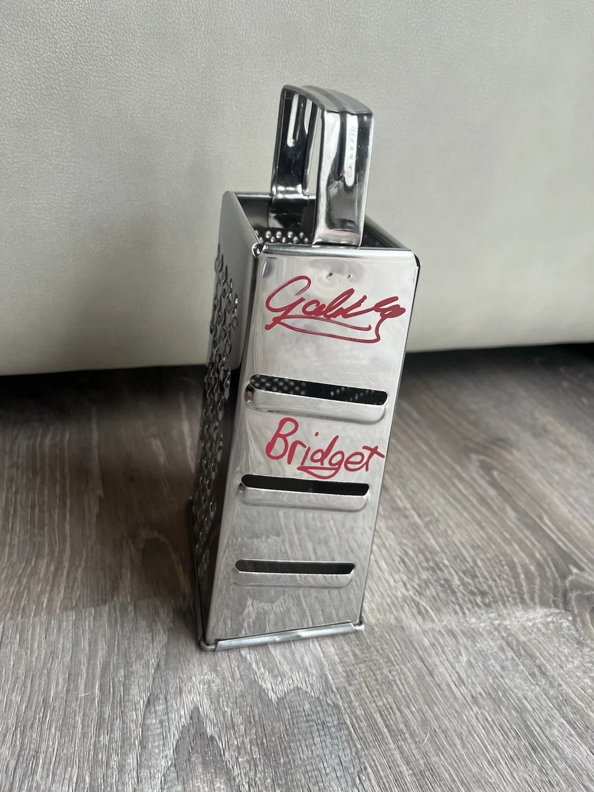 Gabrielle Echols — Gabrielle Echols Signed Cheese Grater Evil Dead Rise JSA COA HORROR AUTO, image 4