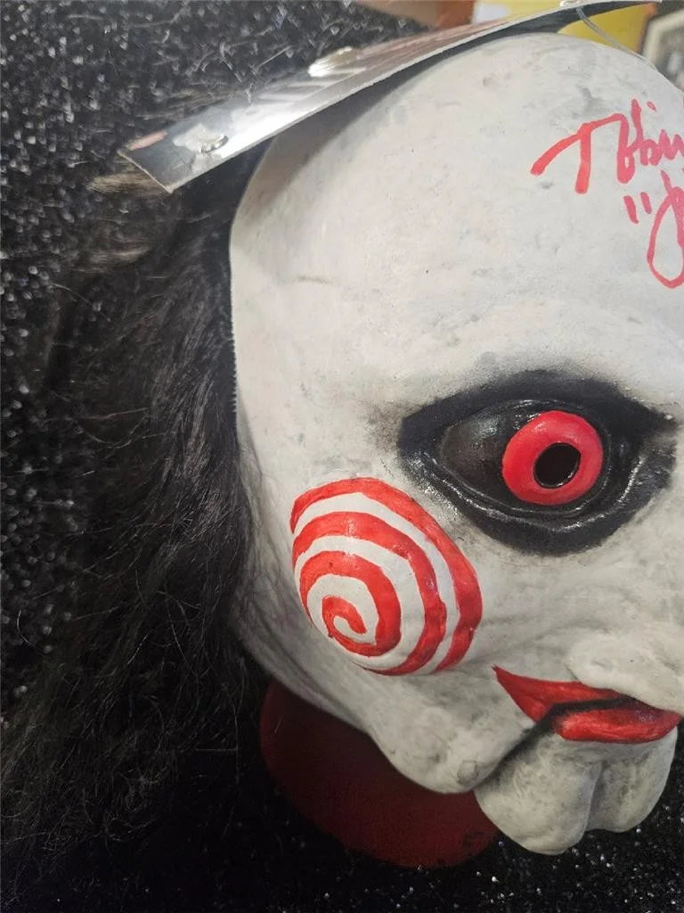 TOBIN BELL — TOBIN BELL HAND SIGNED AUTOGRAPHED BILLY PUPPET MASK INSCRIBED "JIG SAW" W/ COA, image 3