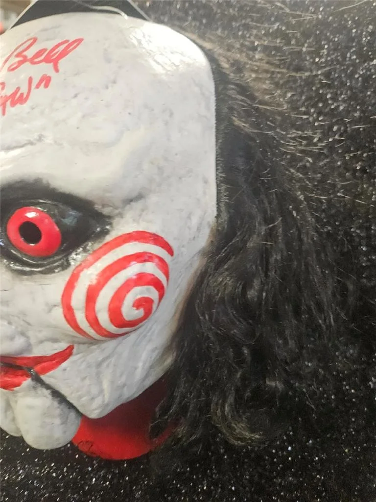 TOBIN BELL — TOBIN BELL HAND SIGNED AUTOGRAPHED BILLY PUPPET MASK INSCRIBED "JIG SAW" W/ COA, image 4