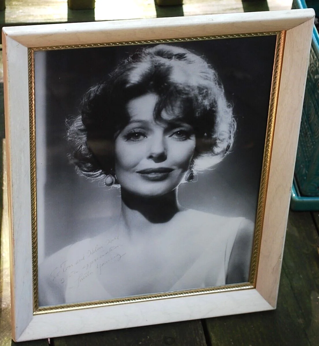 Loretta Young — Vintage LORETTA YOUNG Autograph Inscribed Photograph In Original Frame 16" x 13", изображение 5