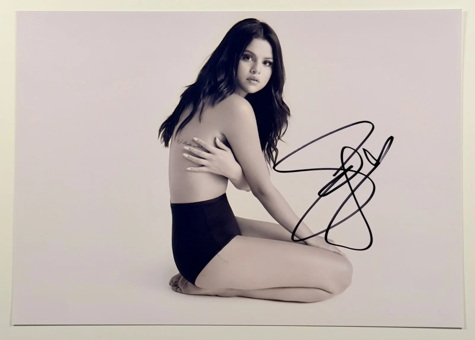 Selena Gomez — Selena Gomez Signed Autograph 8.5x11 Photo Certified Entertainment Memorabilia