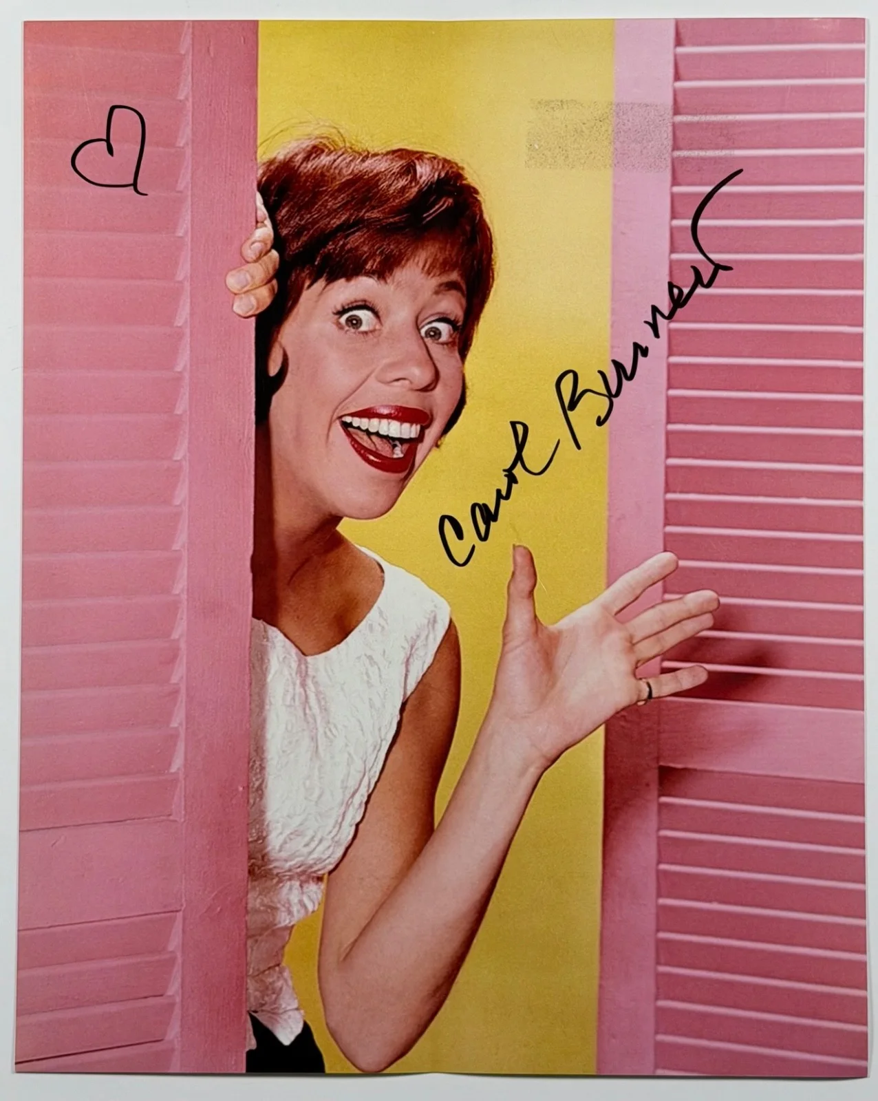 Carol Burnett — Carol Burnett Signed Autograph 8x10 Photo TV Comedy Legend Entertainment
