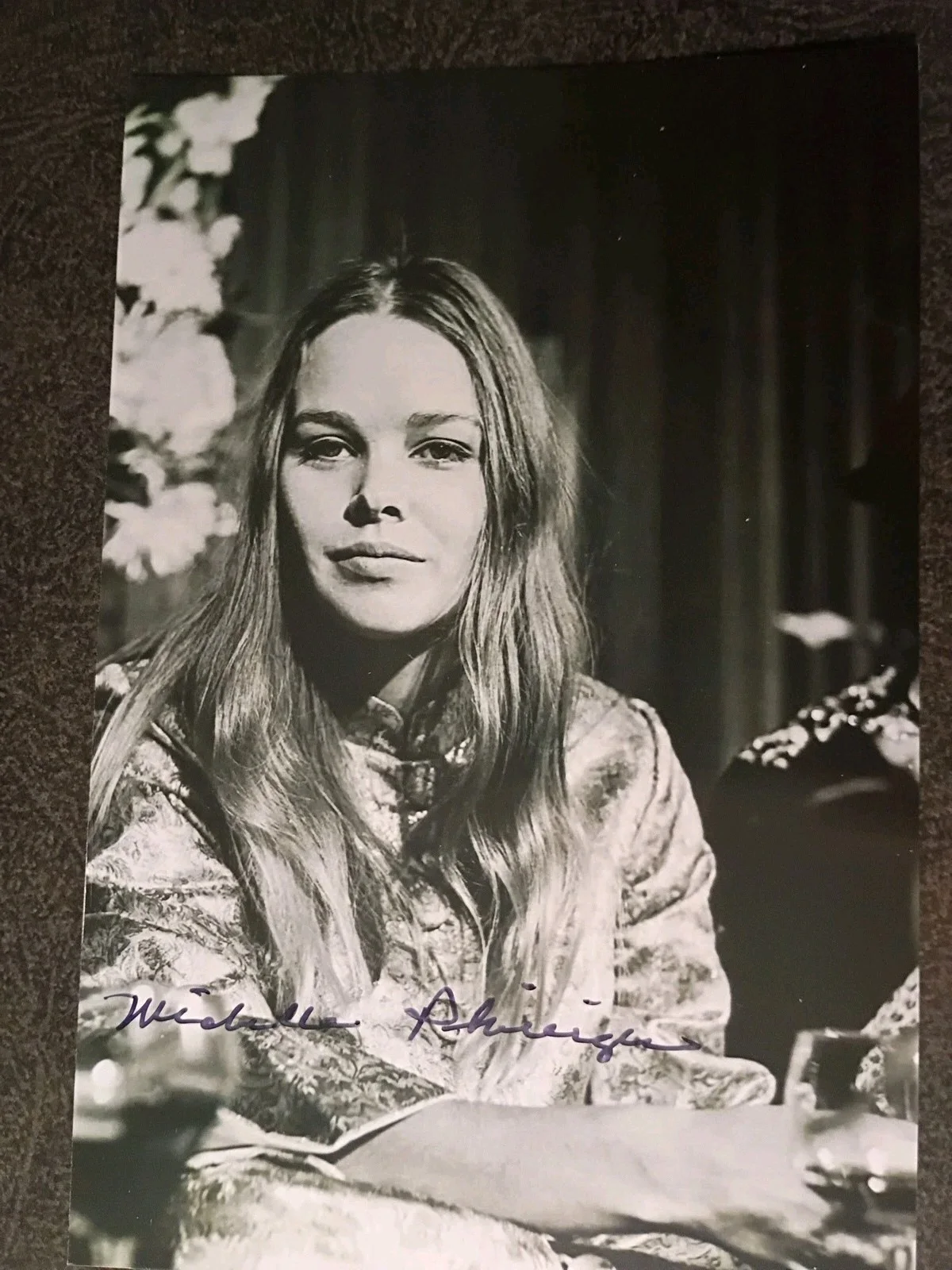 MICHELLE PHILLIPS — MICHELLE PHILLIPS Hand Signed Autograph 4X6 Photo / FAMOUS SINGER Mamas & PAPAS