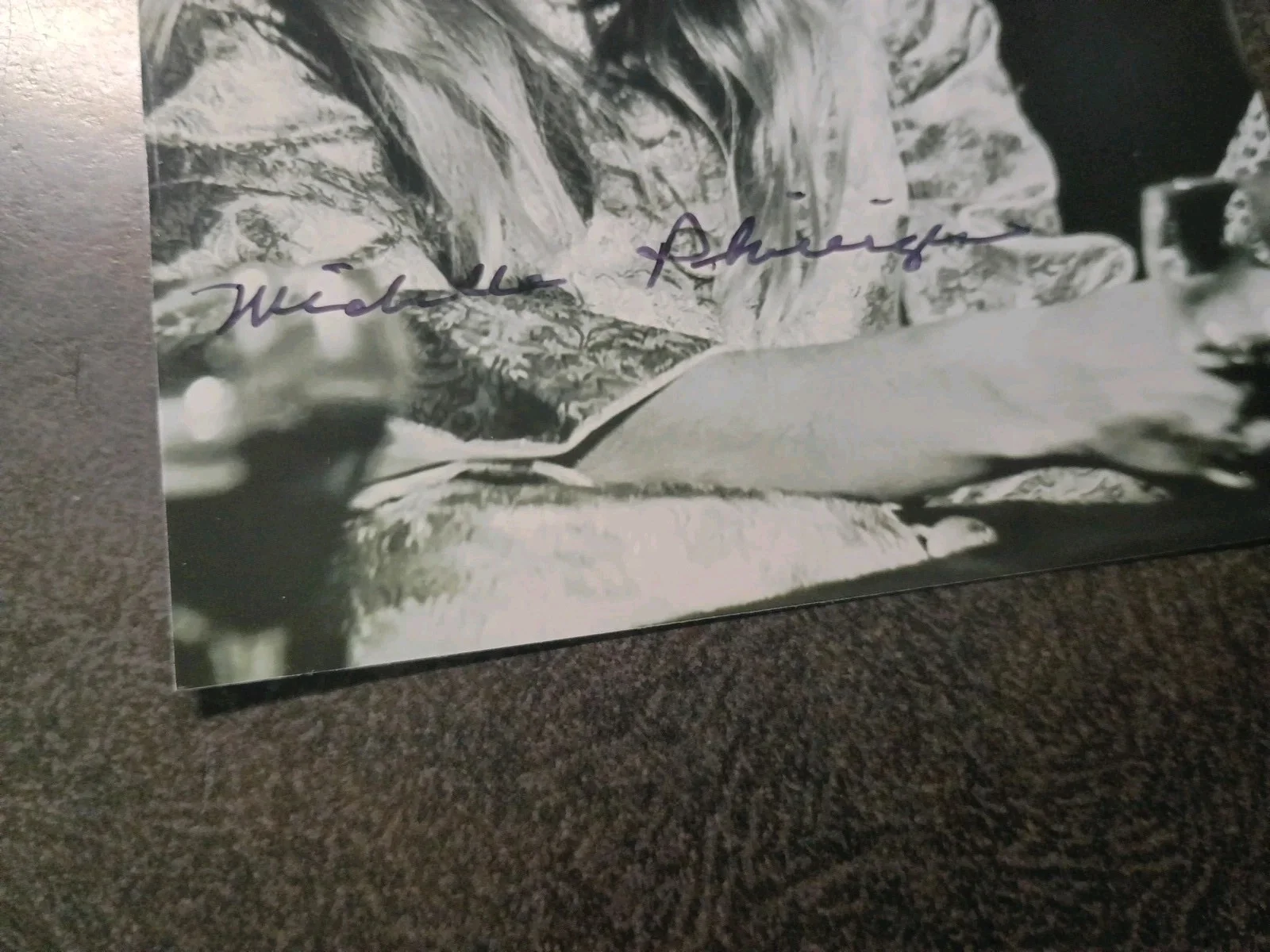 MICHELLE PHILLIPS — MICHELLE PHILLIPS Hand Signed Autograph 4X6 Photo / FAMOUS SINGER Mamas & PAPAS, image 2