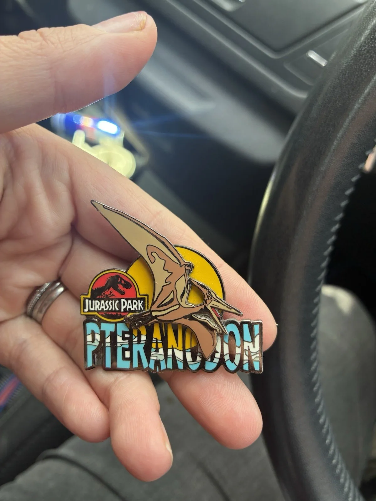 Universal Studios Island of Adventure Jurassic Park Pteranodon Pin, изображение 3