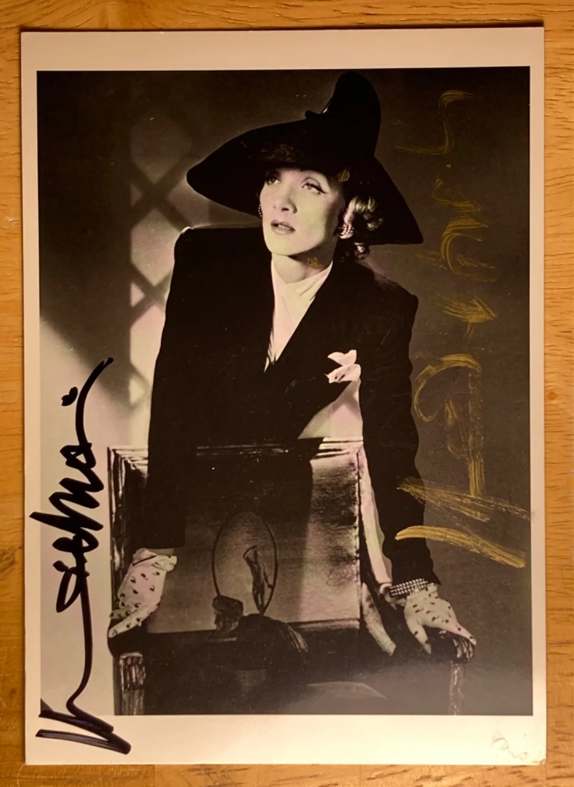 Hand SIGNED Marlene Dietrich 6x4 Vintage Photo/Postcard (Gold Smudge/Black Clean, image 2