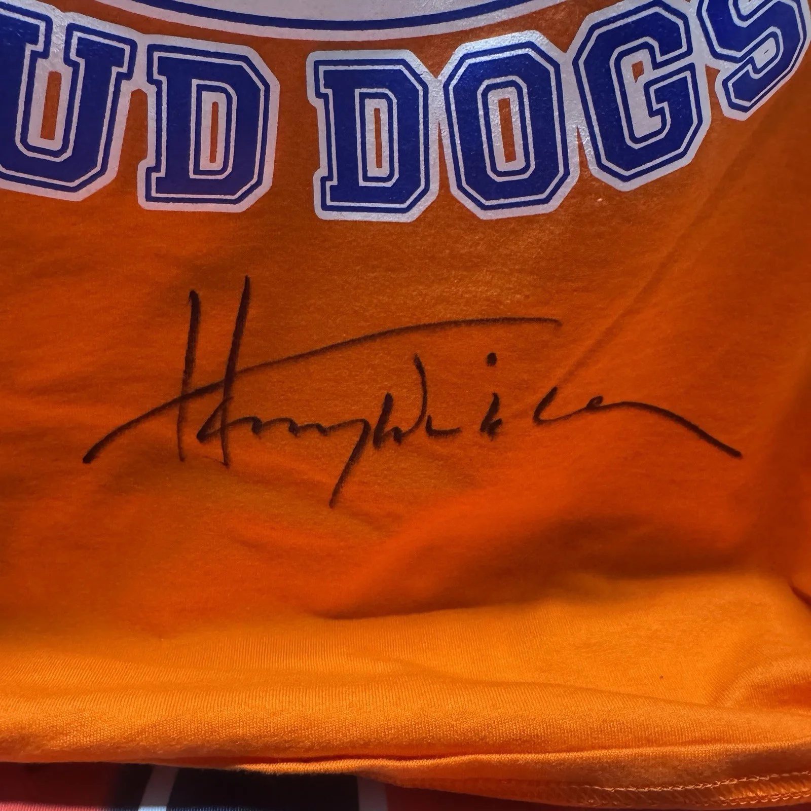 Henry Winkler — Henry Winkler Autographed Muddogs Waterboy T Shirt Signed Beckett BAS COA, image 2
