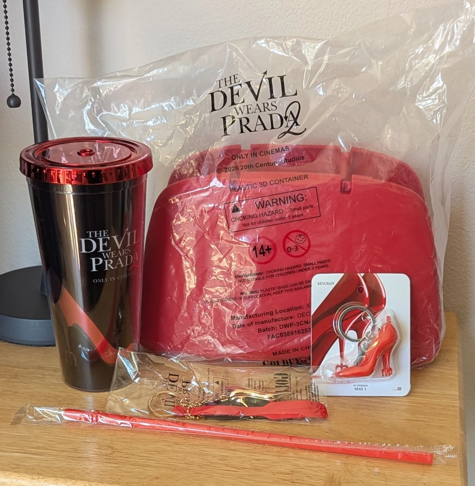 Devil Wears Prada 2 Iconic Handbag Popcorn Bucket, Keyrings, Cup & Straw NEW, изображение 2