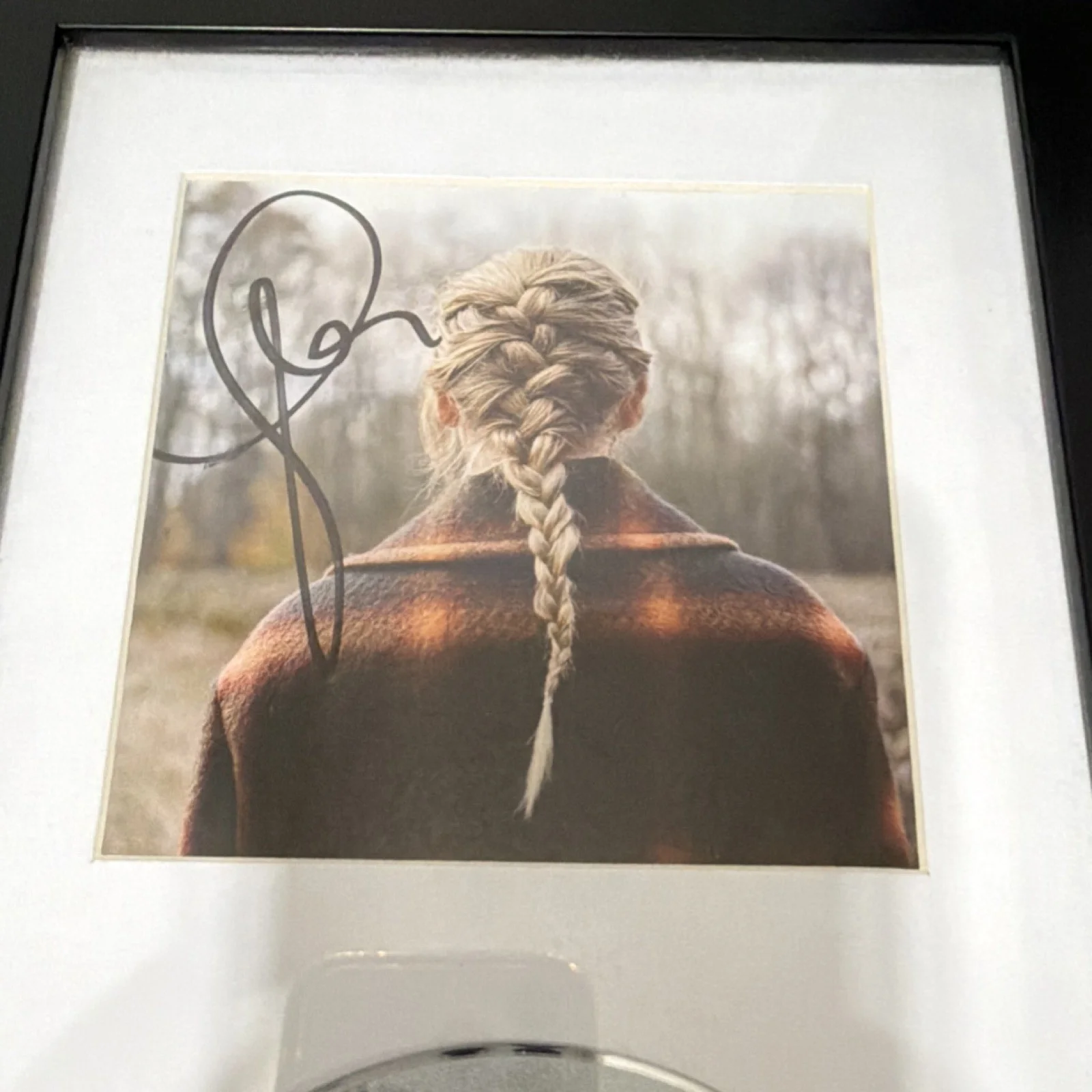 Taylor Swift Evermore Signed Framed CD & Booklet Music Collectible, изображение 2
