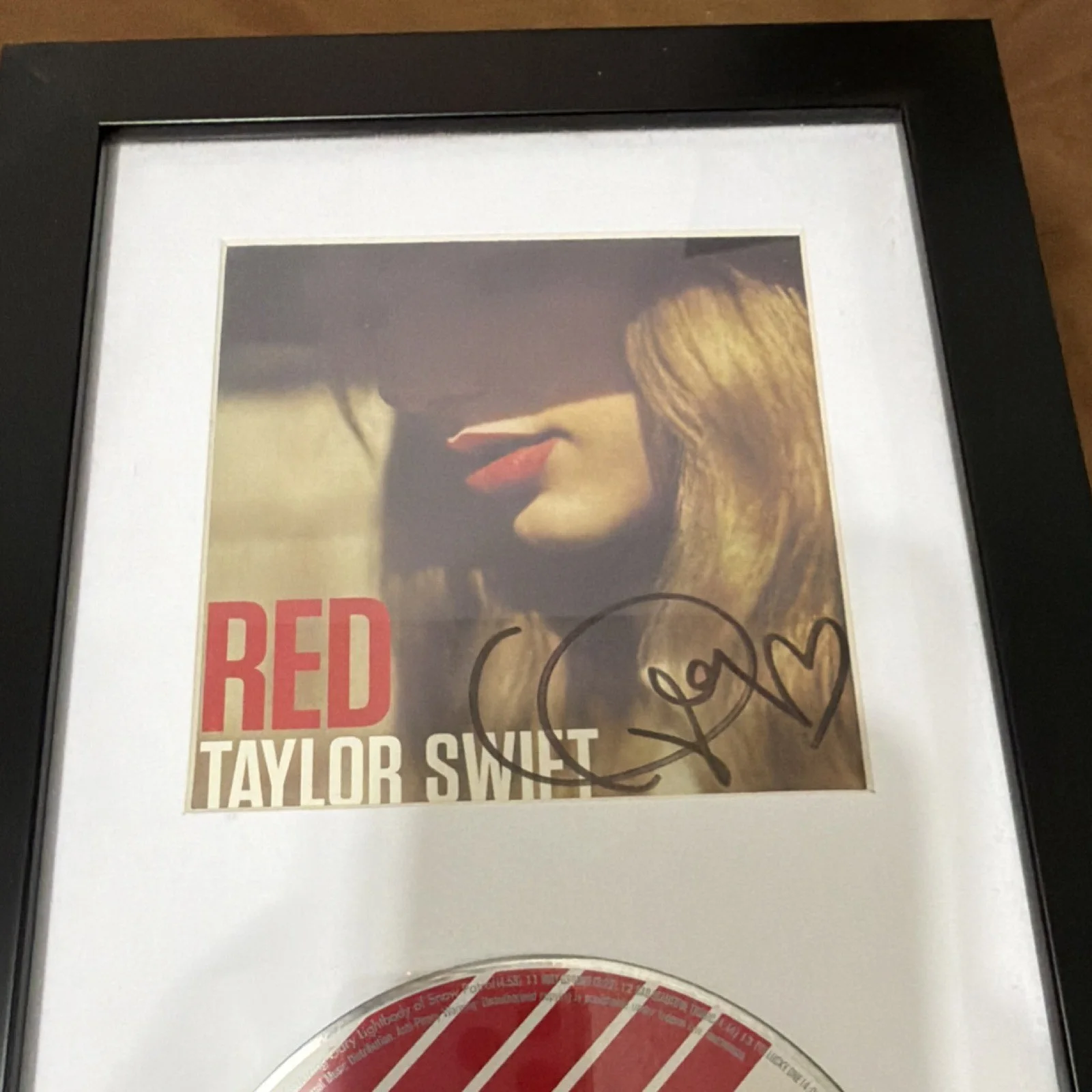 Taylor Swift Red CD & Booklet Signed Framed Original Music Collectible, изображение 2