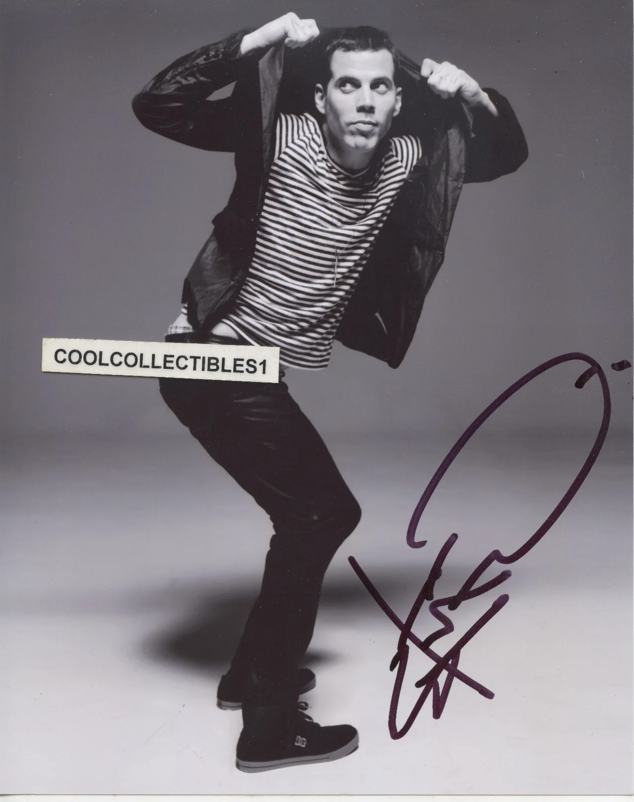 STEVE O — STEVE O "JACKASS" IN PERSON SIGNED 8X10 BLACK & WHITE PHOTO COA "EXACT PROOF"