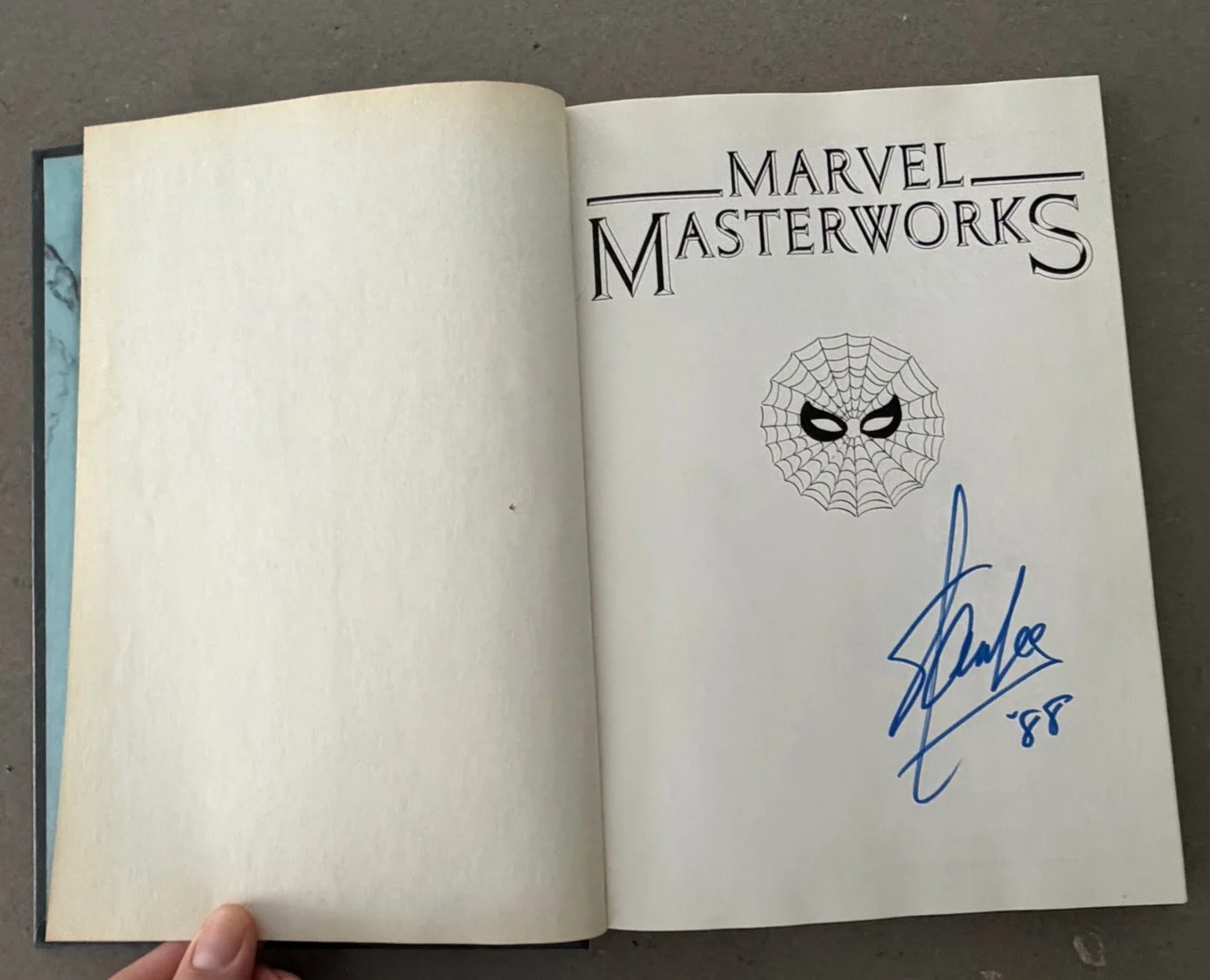 Stan Lee — STAN LEE MARVEL COMICS SIGNED AUTOGRAPH 1988 MARVEL MASTERWORKS HARDCOVER BOOK, image 4