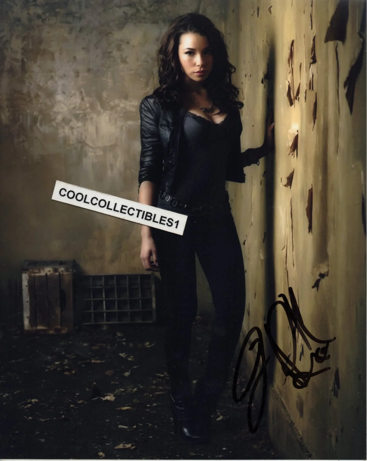 JESSICA PARKER KENNEDY — JESSICA PARKER KENNEDY of BLACK SAILS IN PERSON SIGNED 8X10 COLOR PHOTO COA