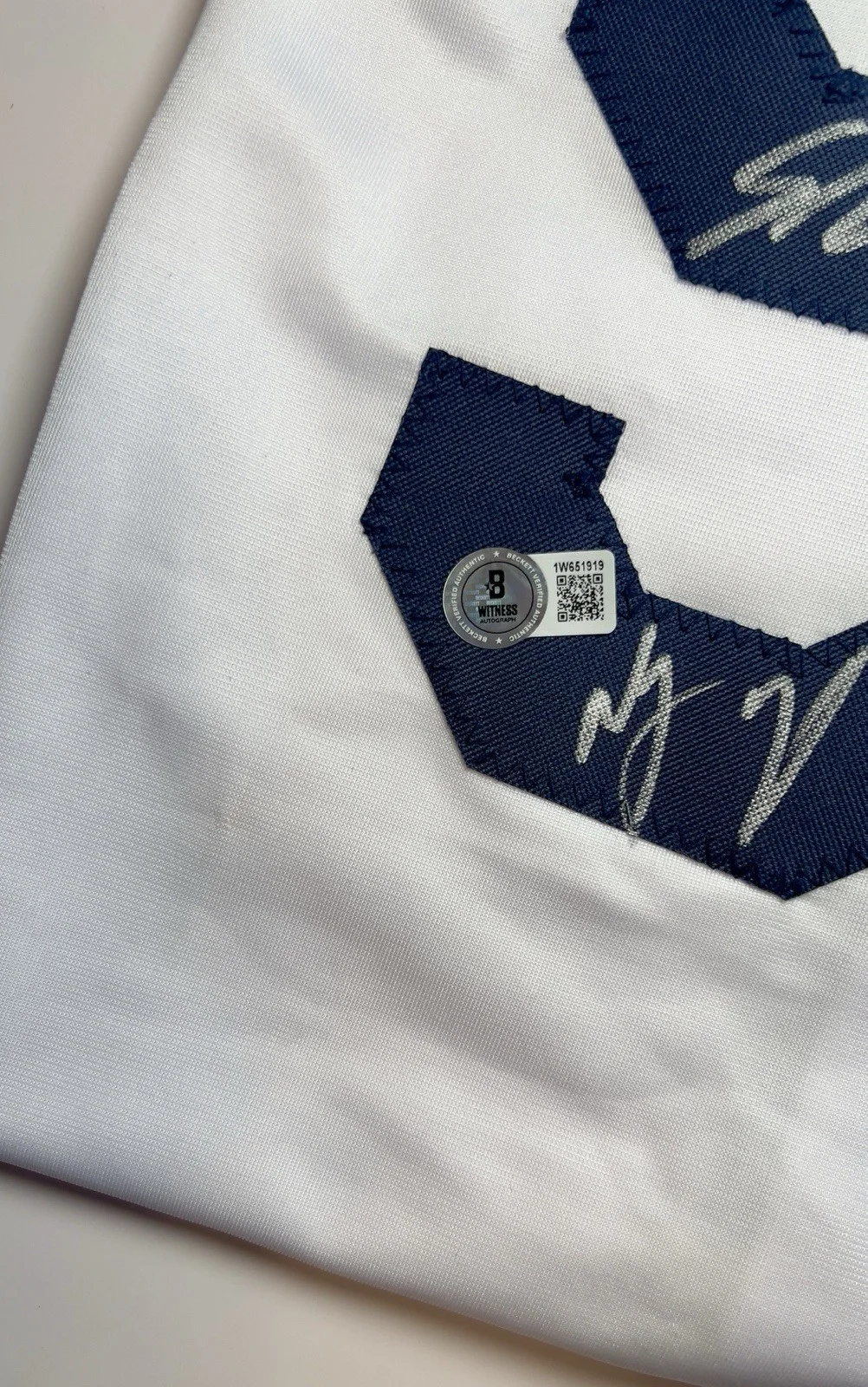 Tom Guiry, Brandon Adams, Marty York, Shane Obedzinski, Victor — The Sandlot Signed Autographed 6 Cast Signed Sandlot Official Jersey BECKETT COA, image 3