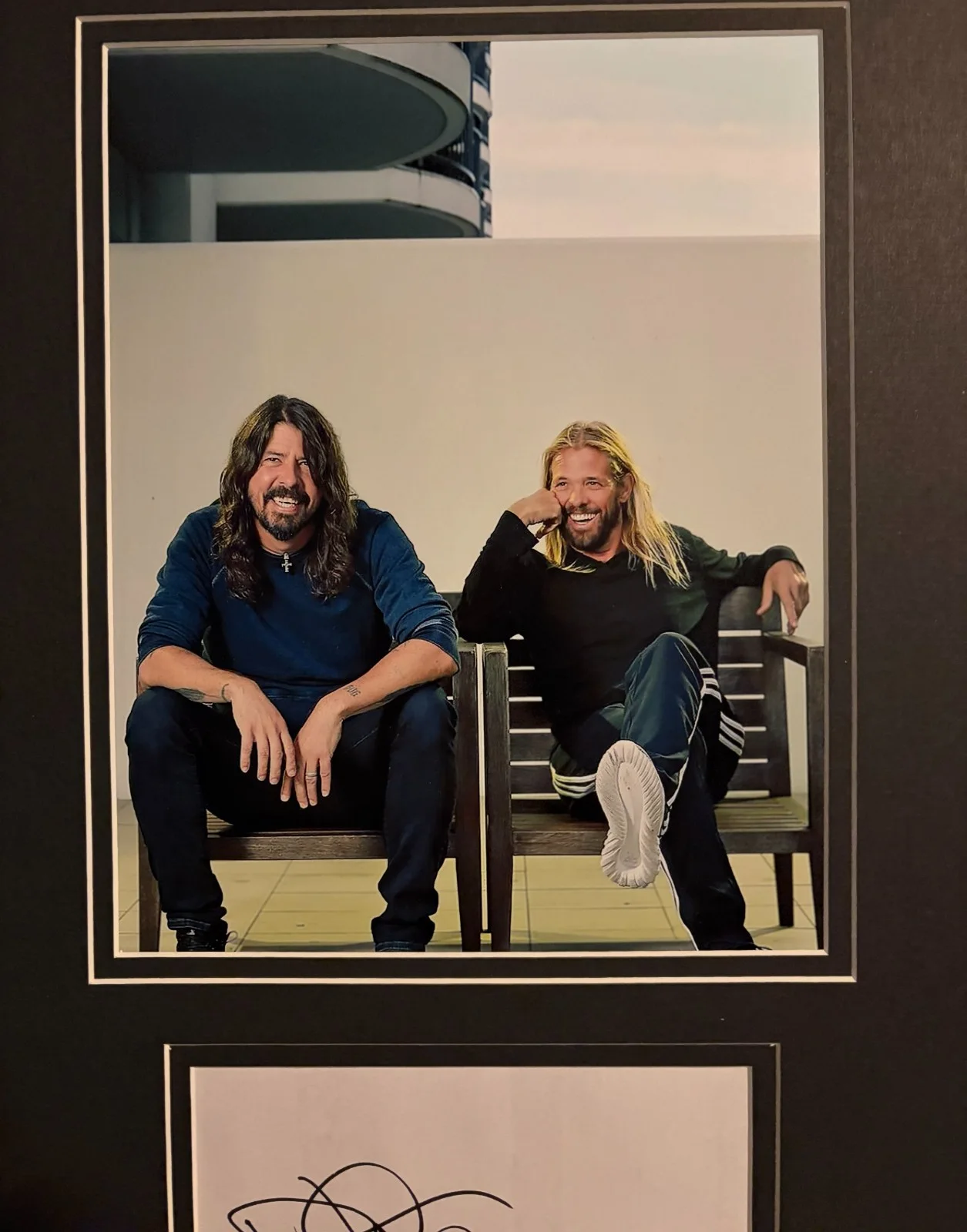 Dave Grohl and Taylor Hawkins Photo w/Autographs, COA, изображение 2
