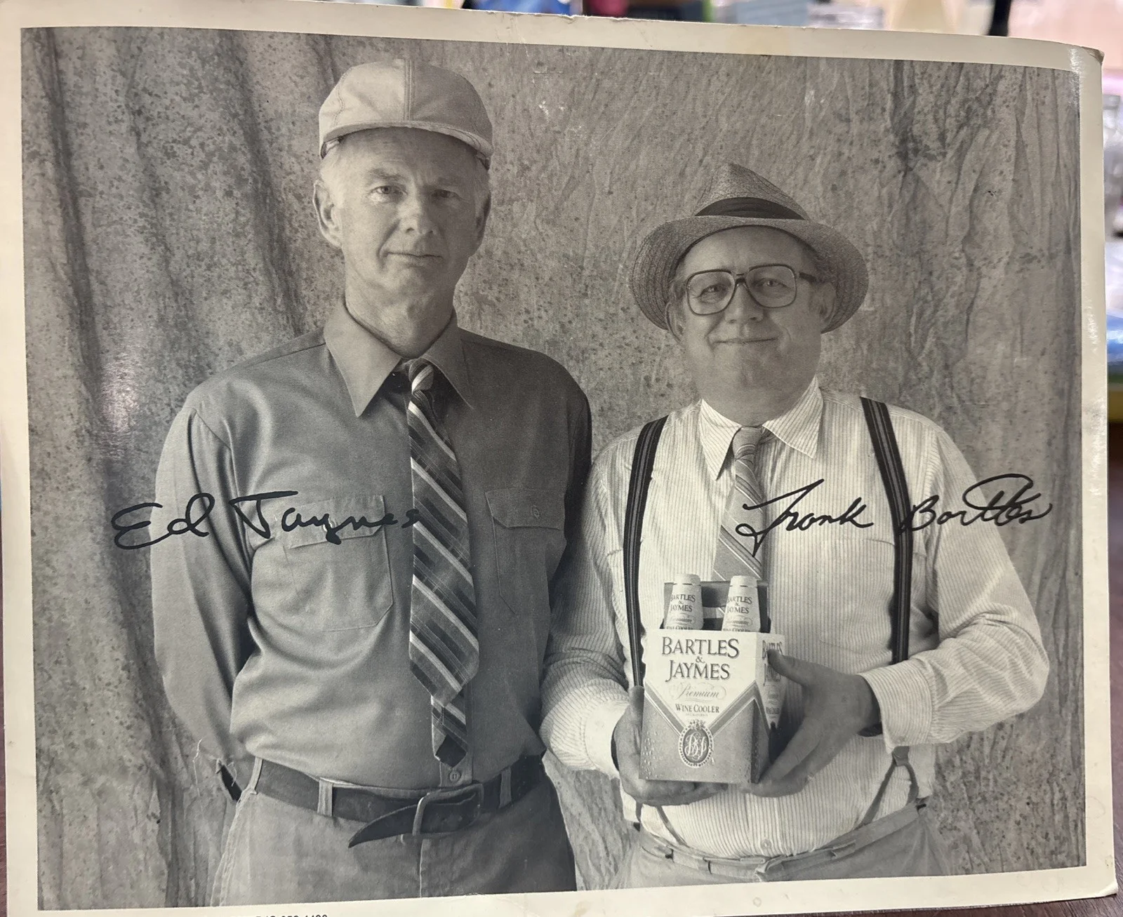Bartles And Jaymes — Rare Bartles And Jaymes Wine Signed Autograph 8 By 10 Photo Official