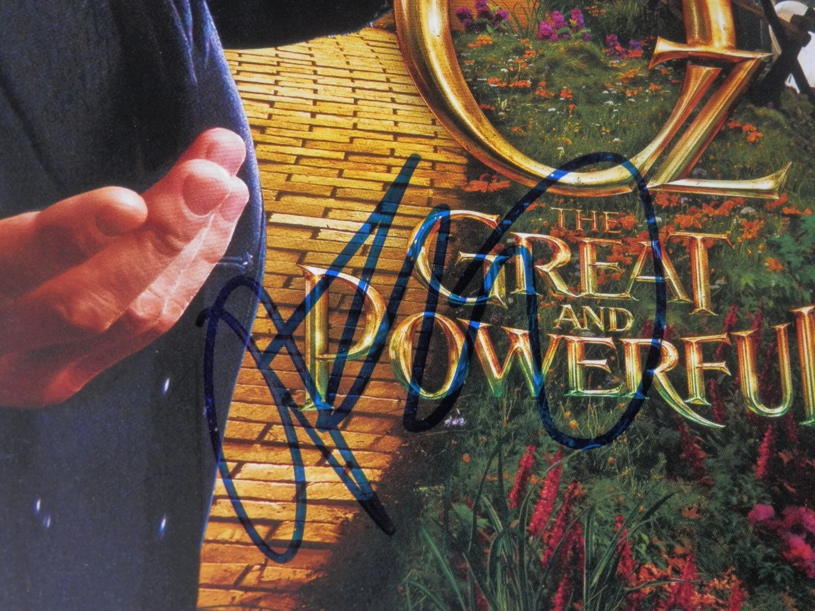 James Franco — Disney Twenty-Three Magazine JAMES FRANCO SIGNED Great and Powerful Oz D23 2013, image 4