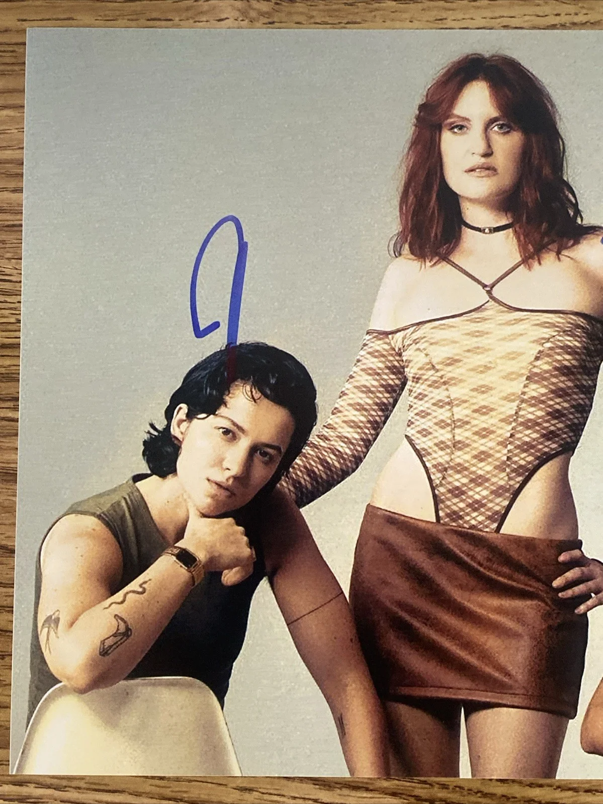 Muna Autographed 8x10 Photo Complete Band Saves the World, изображение 2