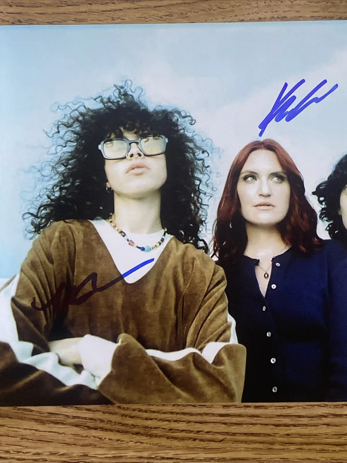 Muna Autographed 8x10 Photo Complete Band Saves the World, изображение 2