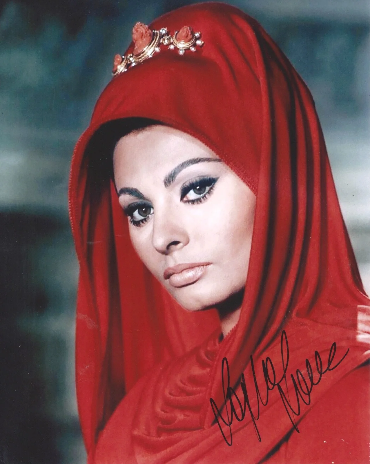 Sophia Loren — Sophia Loren signed 8x10 Photo - Nine, Two women, La Ciociara