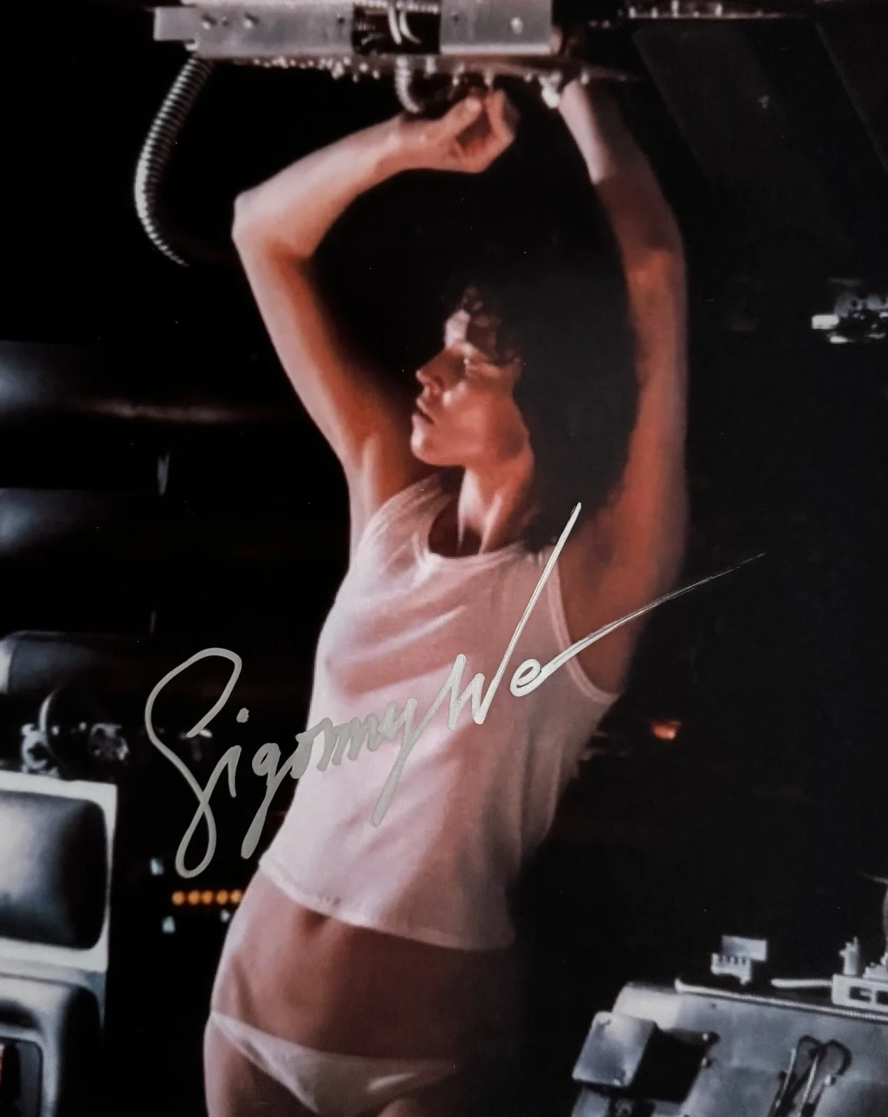 Sigourney Weaver — Sigourney Weaver Signed 8 X 10 Photo Alien Ripley W/COA #710272