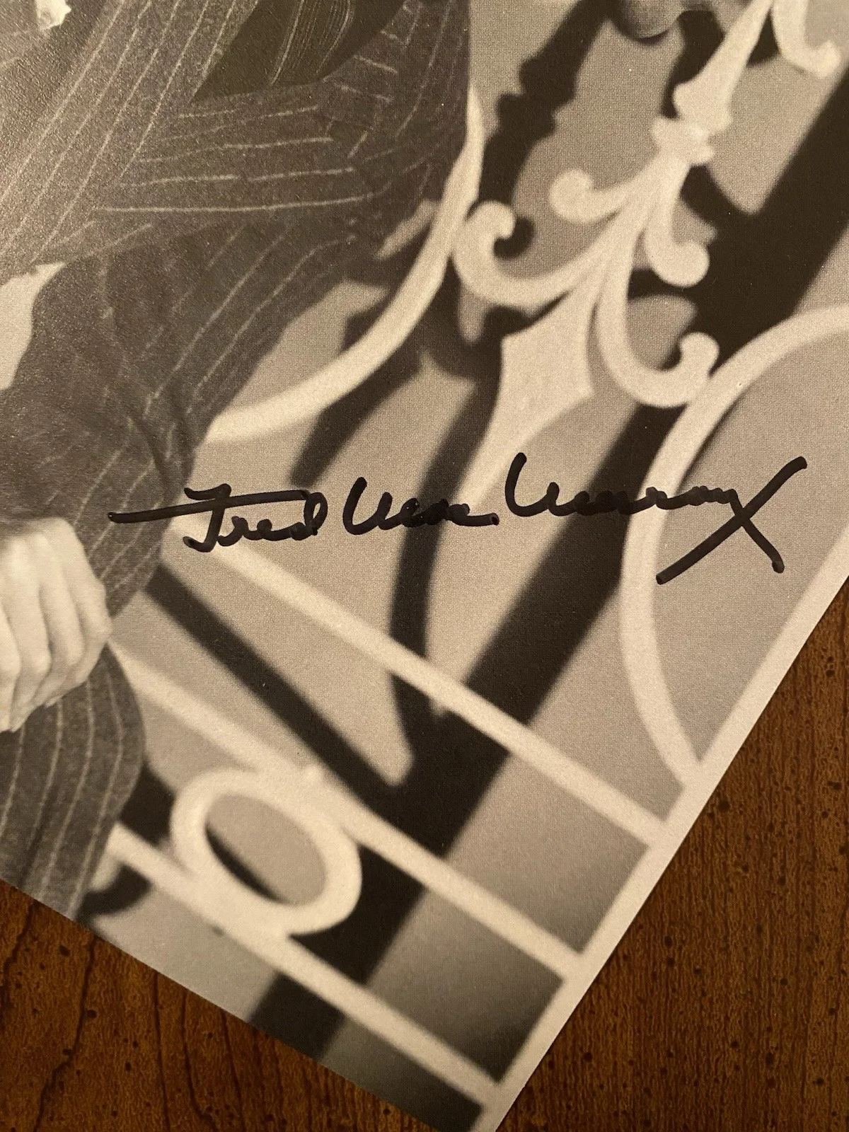 Fred MacMurray — Fred MacMurray Signed Autographed Photo With COA The Absent Minded Professor, изображение 2