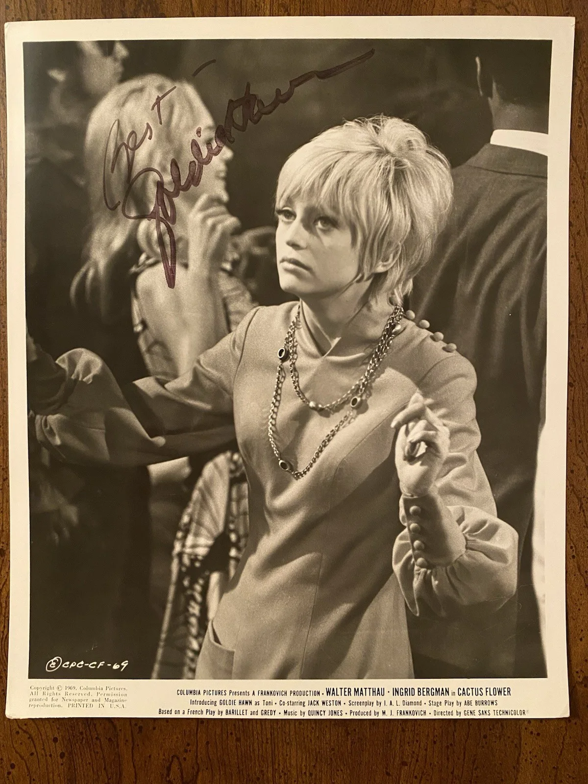Goldie Hawn — Goldie Hawn Signed Autographed 8x10 Vintage Photo With COA Cactus Flower