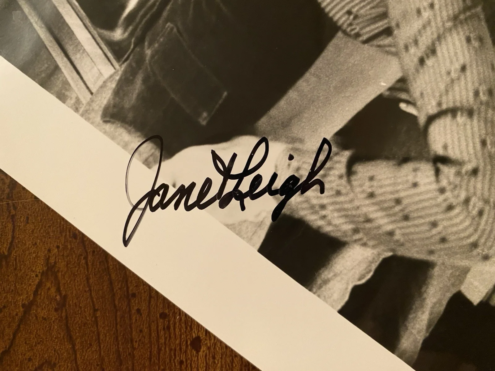 Jamie Lee Curtis, Janet Leigh — Jamie Lee Curtis Janet Leigh Signed Autographed Candid Photo With COA The Fog, изображение 4