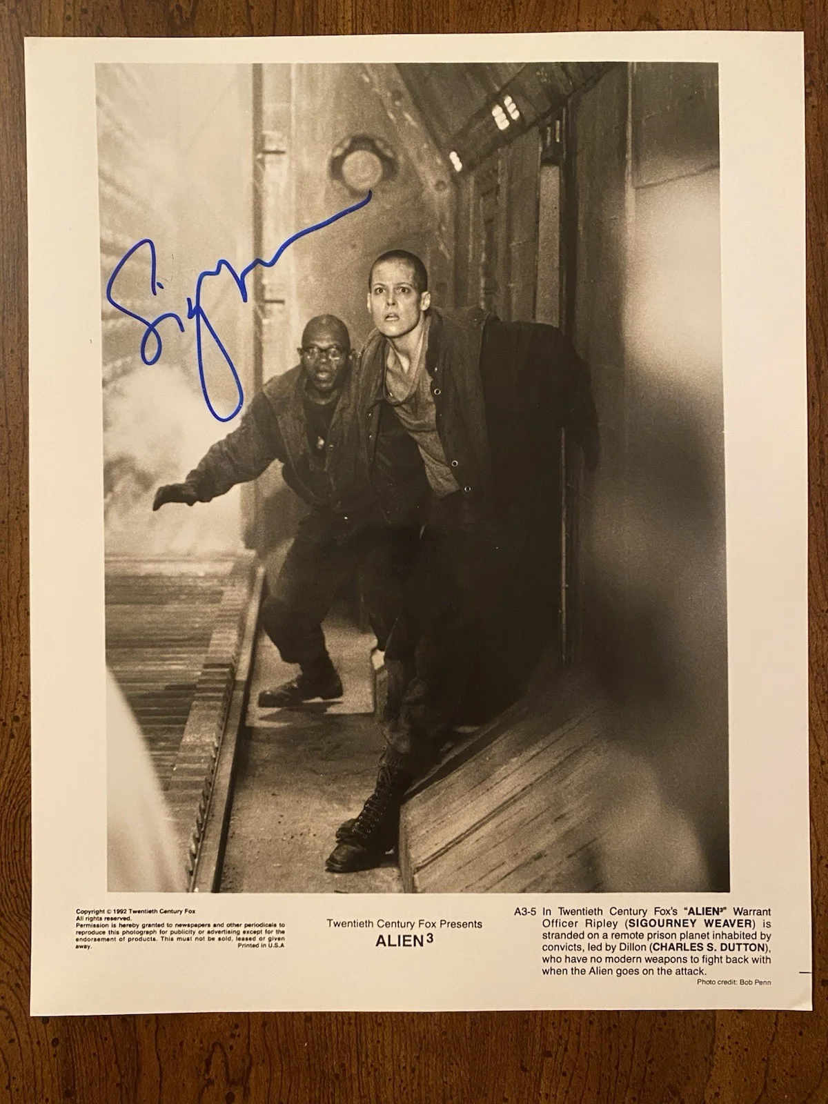 Sigourney Weaver — Sigourney Weaver Signed Autographed 8x10 Photo With COA Alien 3
