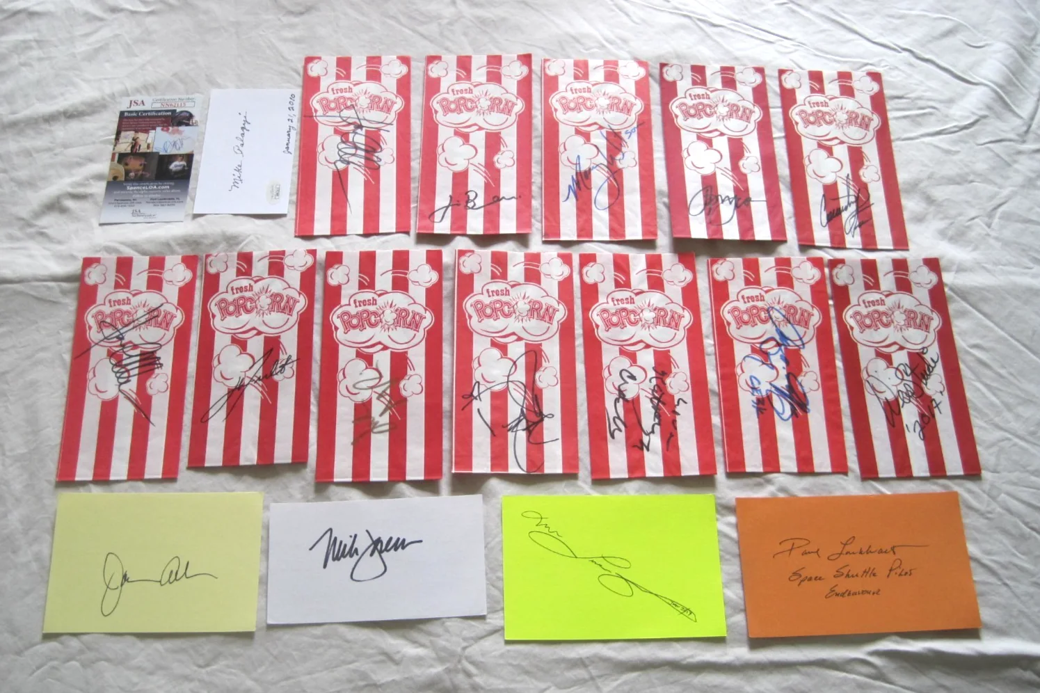Huge Autograph Lot 304 Signatures Movie TV Entertainment Music Sports NASA Mix, изображение 2