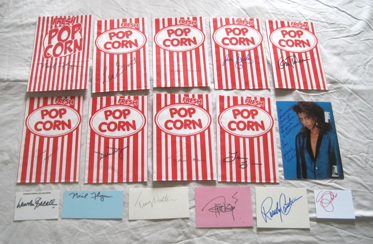 Huge Autograph Lot 304 Signatures Movie TV Entertainment Music Sports NASA Mix, изображение 3