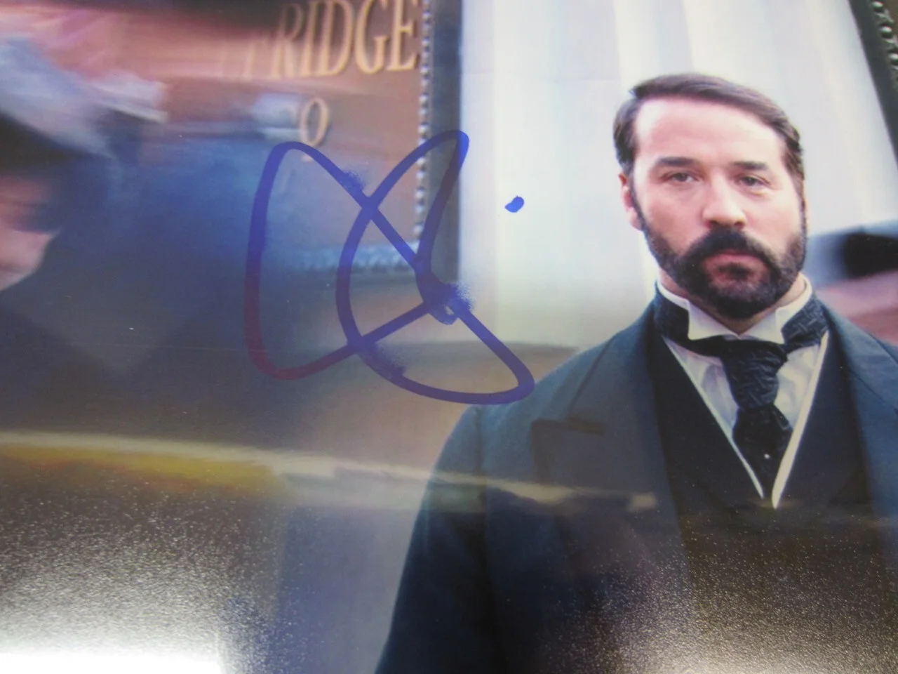 MR SELFRIDGE Jeremy Piven Signed Autographed 8x10 Photo Harry Beckett Authentic, изображение 2