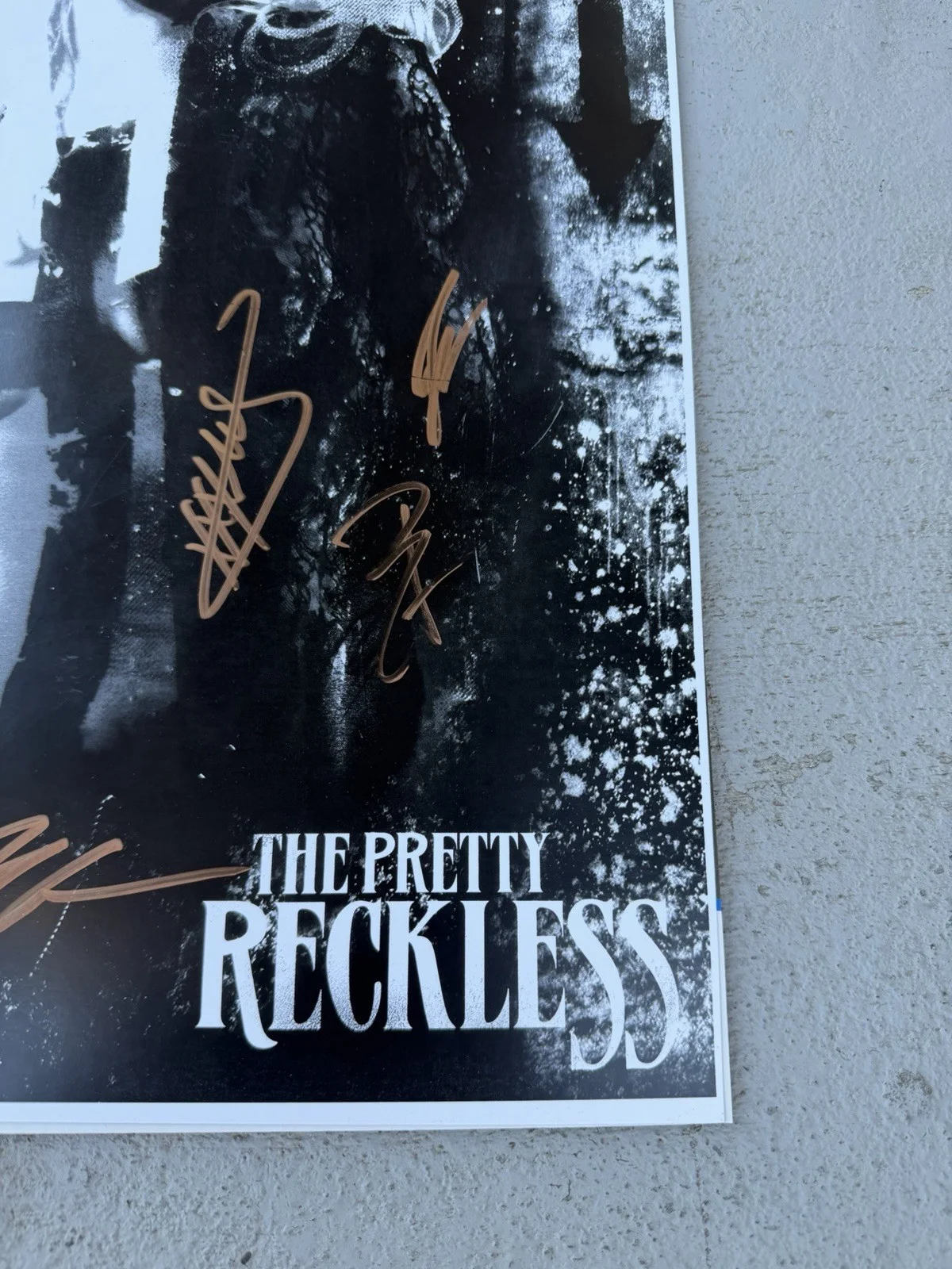 The Pretty Reckless autographed concert poster Taylor Momsen Others RARE (READ), изображение 3