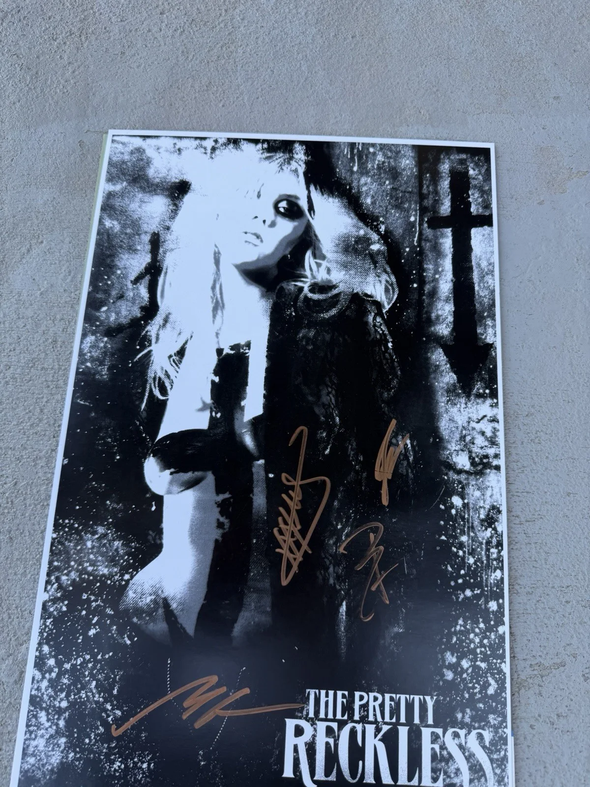 The Pretty Reckless autographed concert poster Taylor Momsen Others RARE (READ), изображение 4