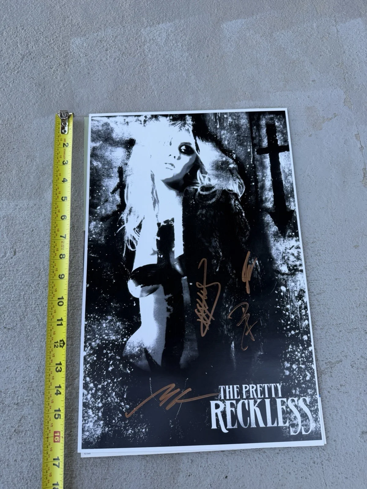 The Pretty Reckless autographed concert poster Taylor Momsen Others RARE (READ), изображение 5