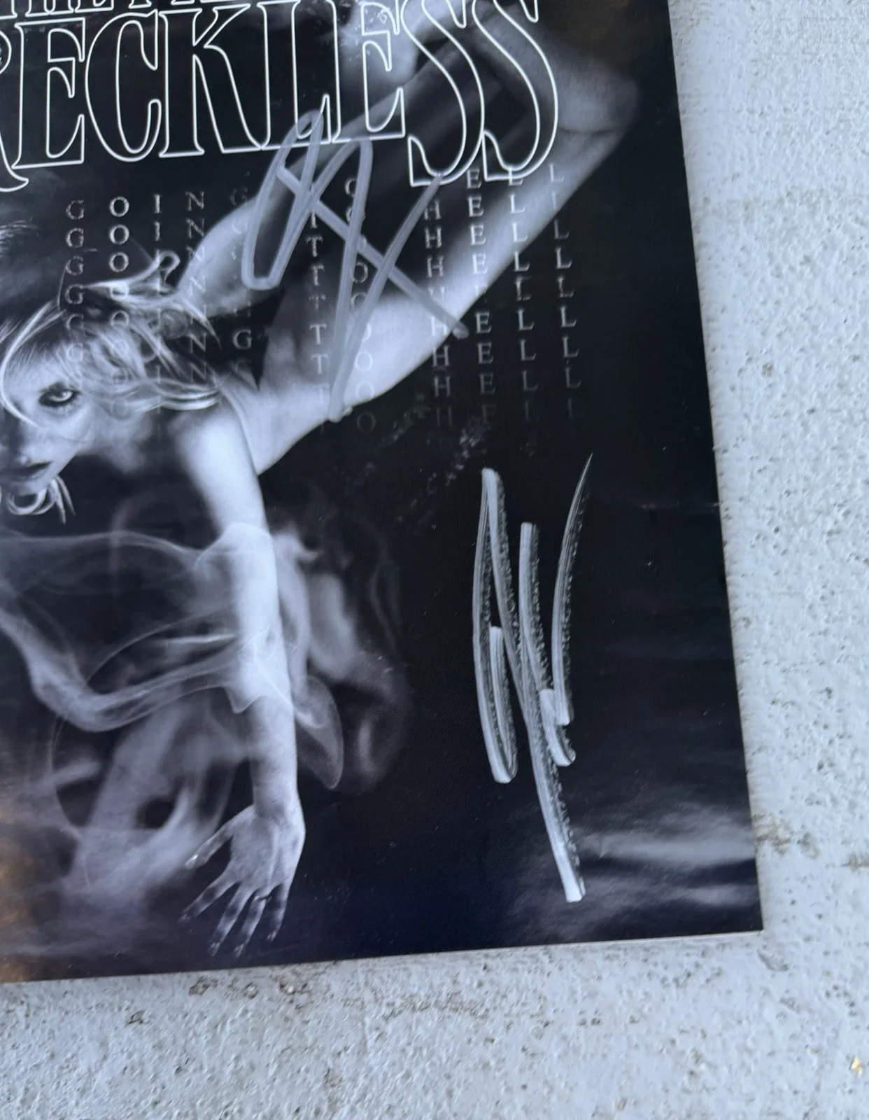 The Pretty Reckless autographed concert poster Taylor Momsen & Others (READ), изображение 4