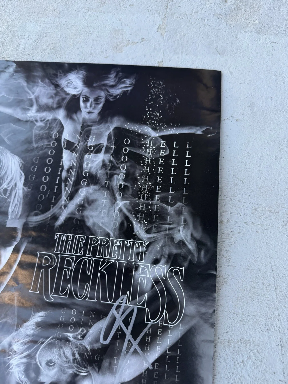 The Pretty Reckless autographed concert poster Taylor Momsen & Others (READ), изображение 5