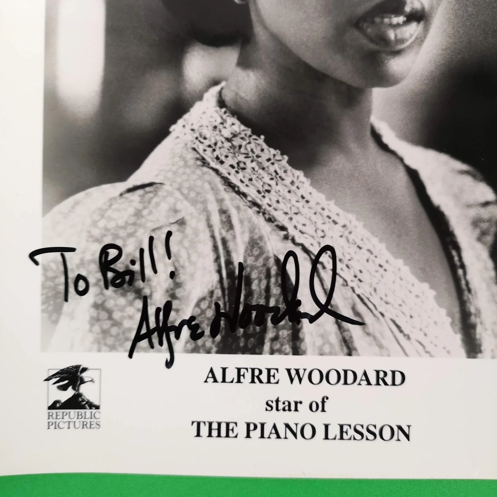 Alfre Woodard — Alfre Woodard Signed Photo B&W 8 x 10 Movie The Piano Lesson Hollywood, изображение 3