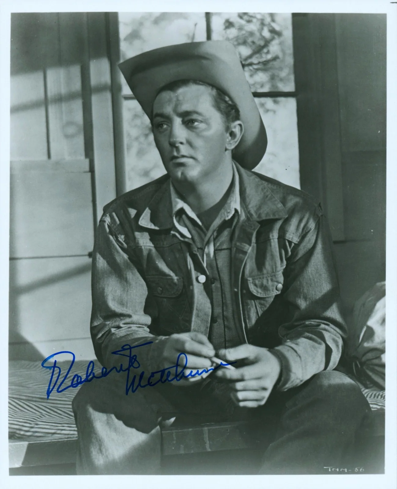 Robert Mitchum — Robert Mitchum Signed PSA/DNA LOA Autographed 8X10 Vintage Photo Auto PSA COA, изображение 2